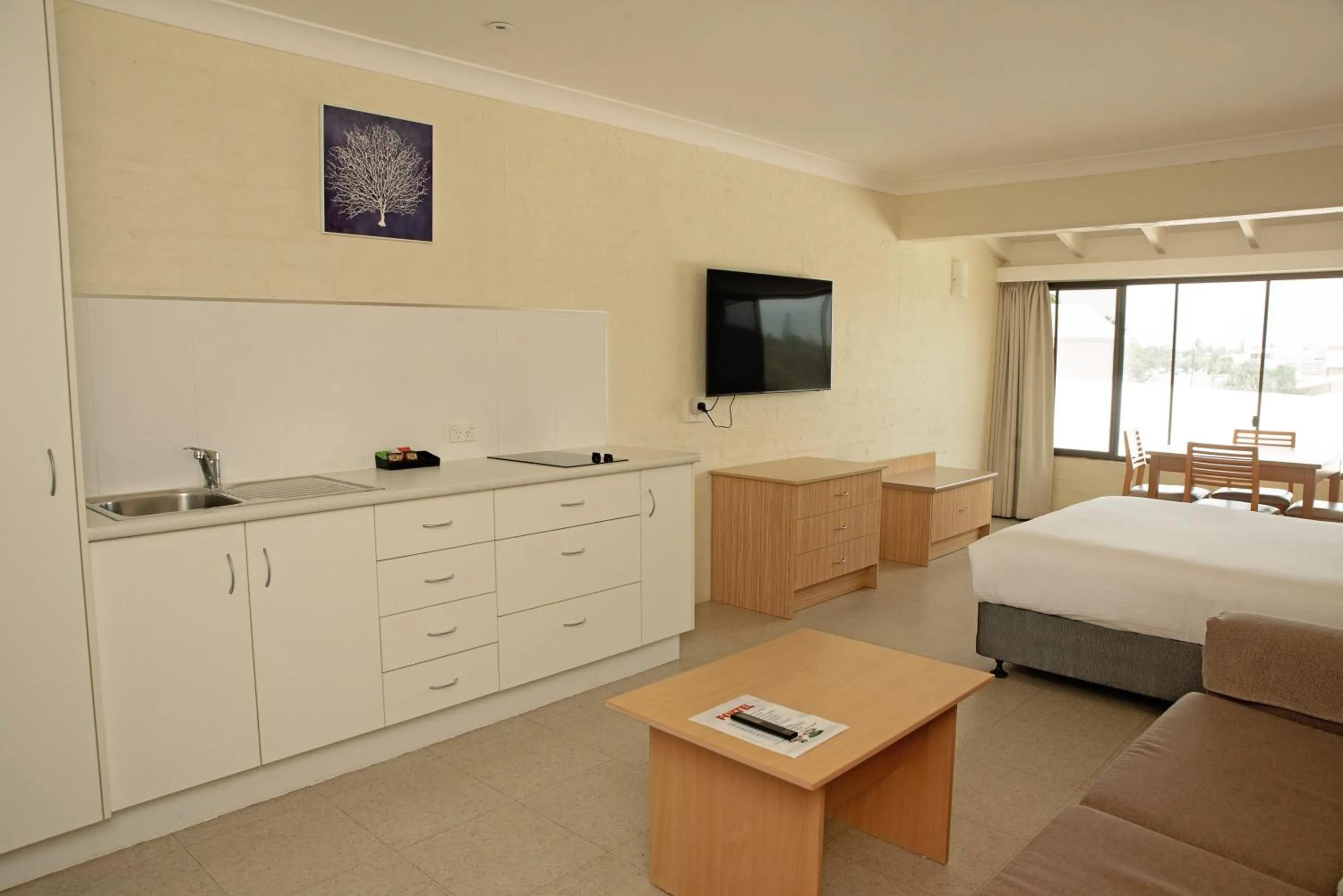 Kitchen or kitchenette, Bed in Don Pancho Beach Resort