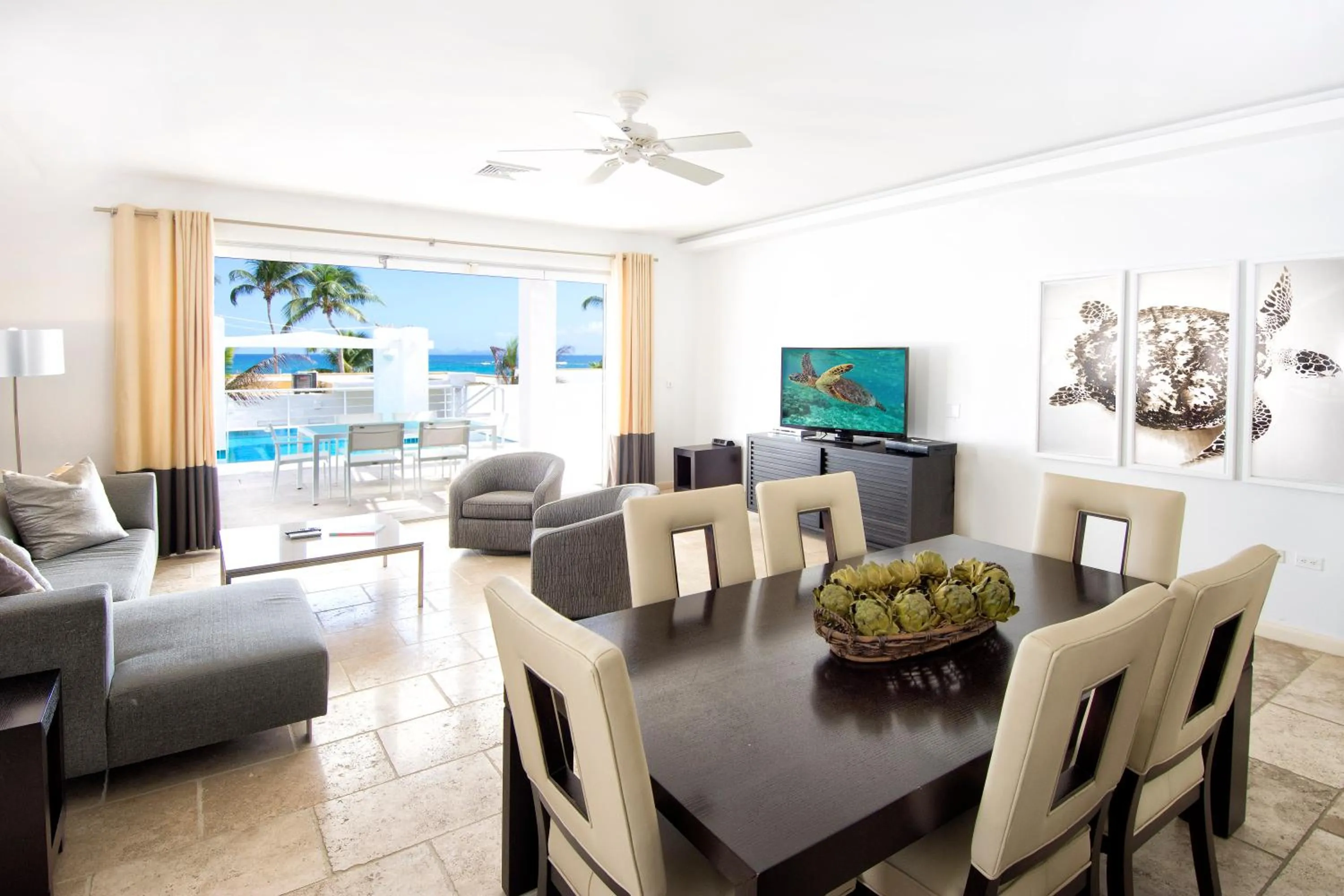 Living room in Coral Beach Club Villas & Marina