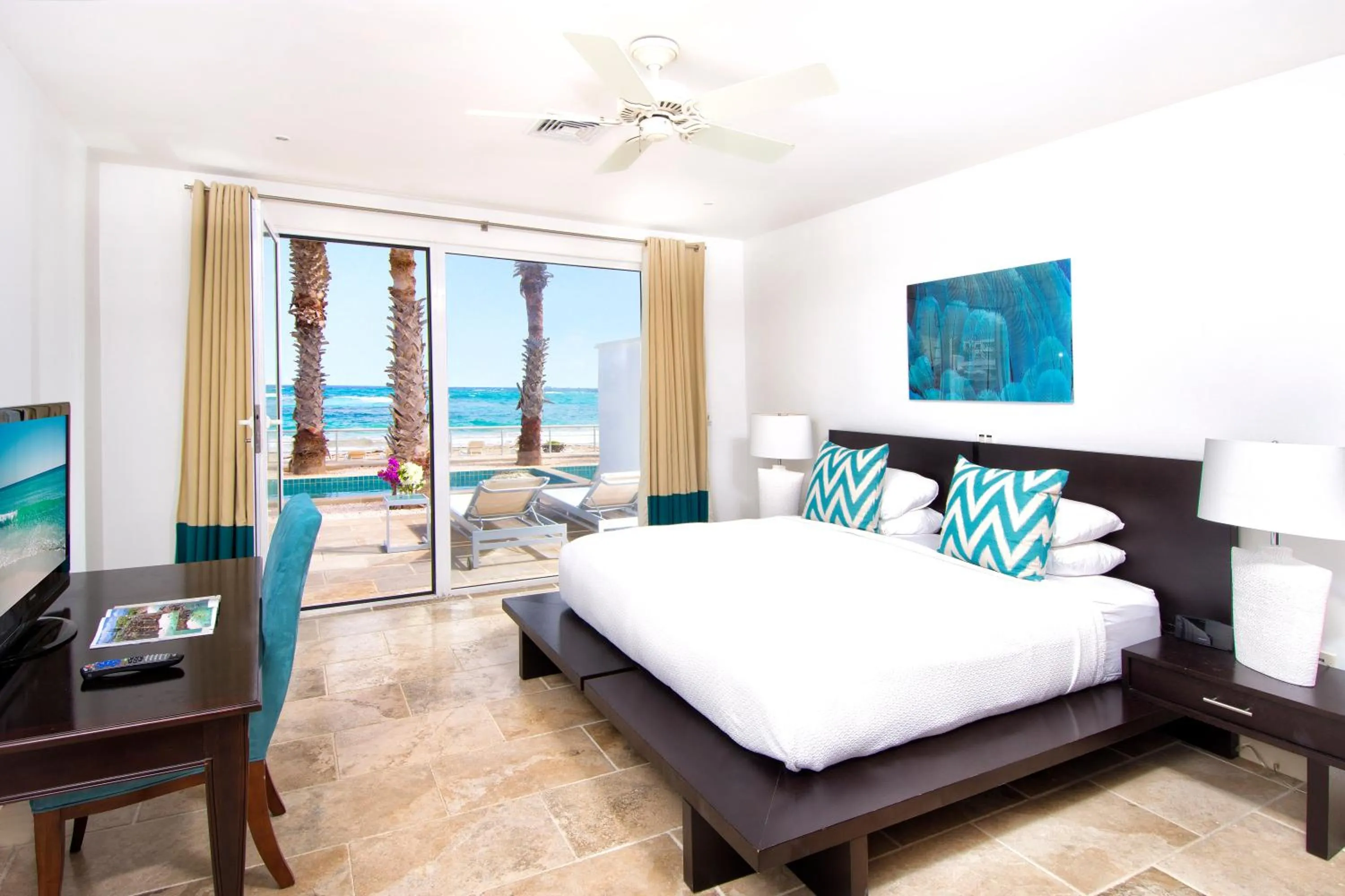 Bedroom, Bed in Coral Beach Club Villas & Marina