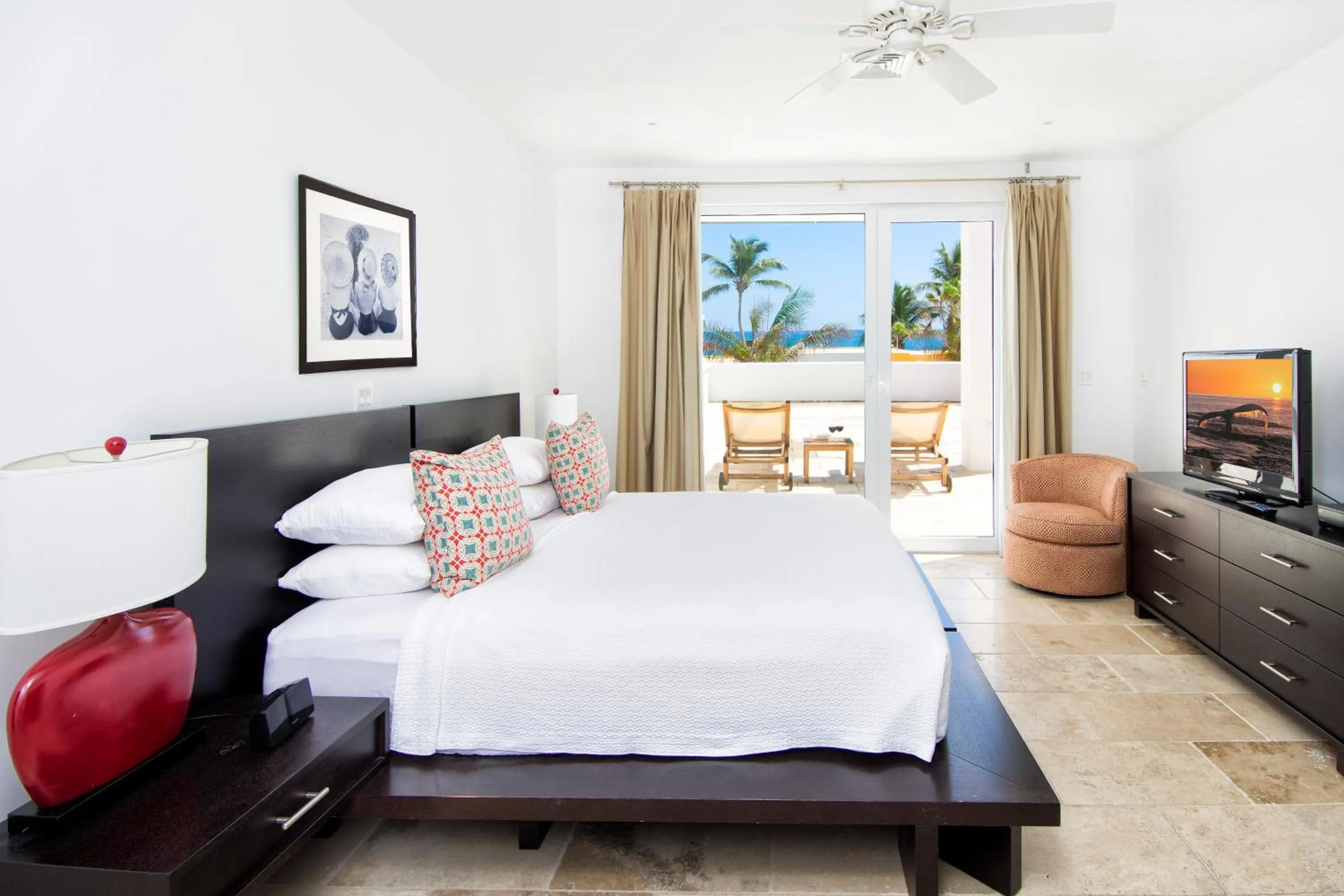 Bedroom, Bed in Coral Beach Club Villas & Marina