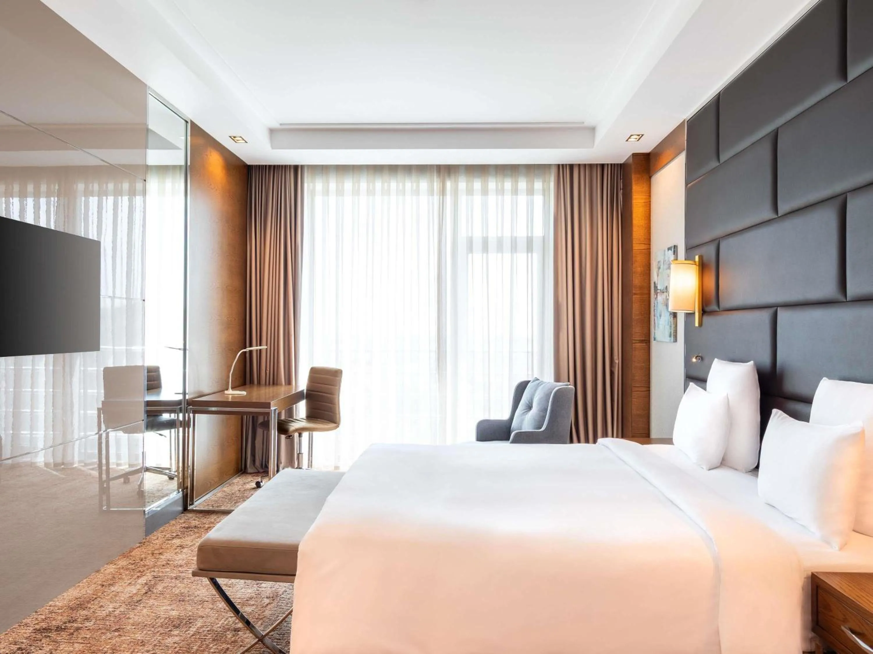 Bedroom, Bed in Movenpick Winter Park Baku