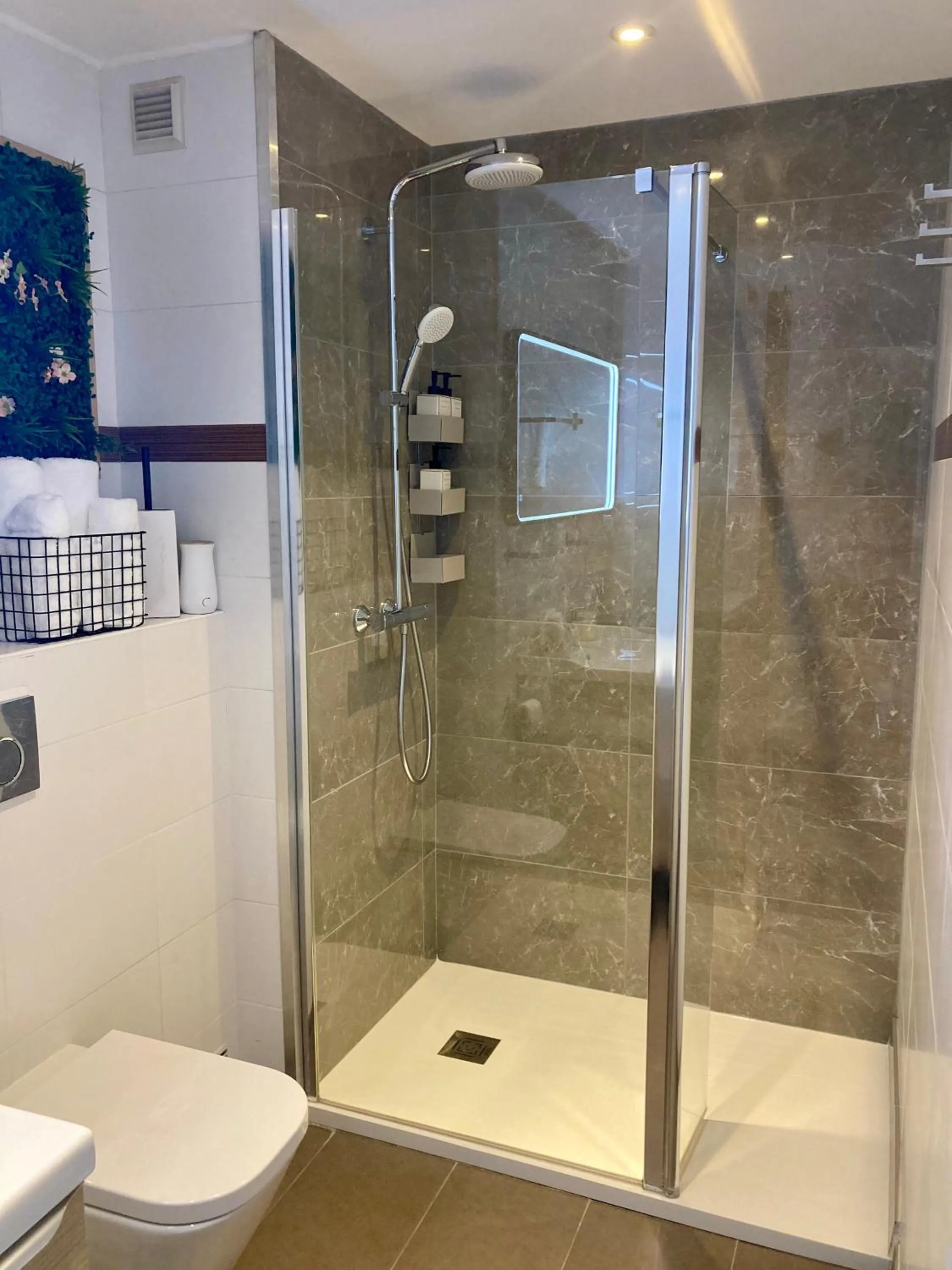 Bathroom in Cannes City B&B