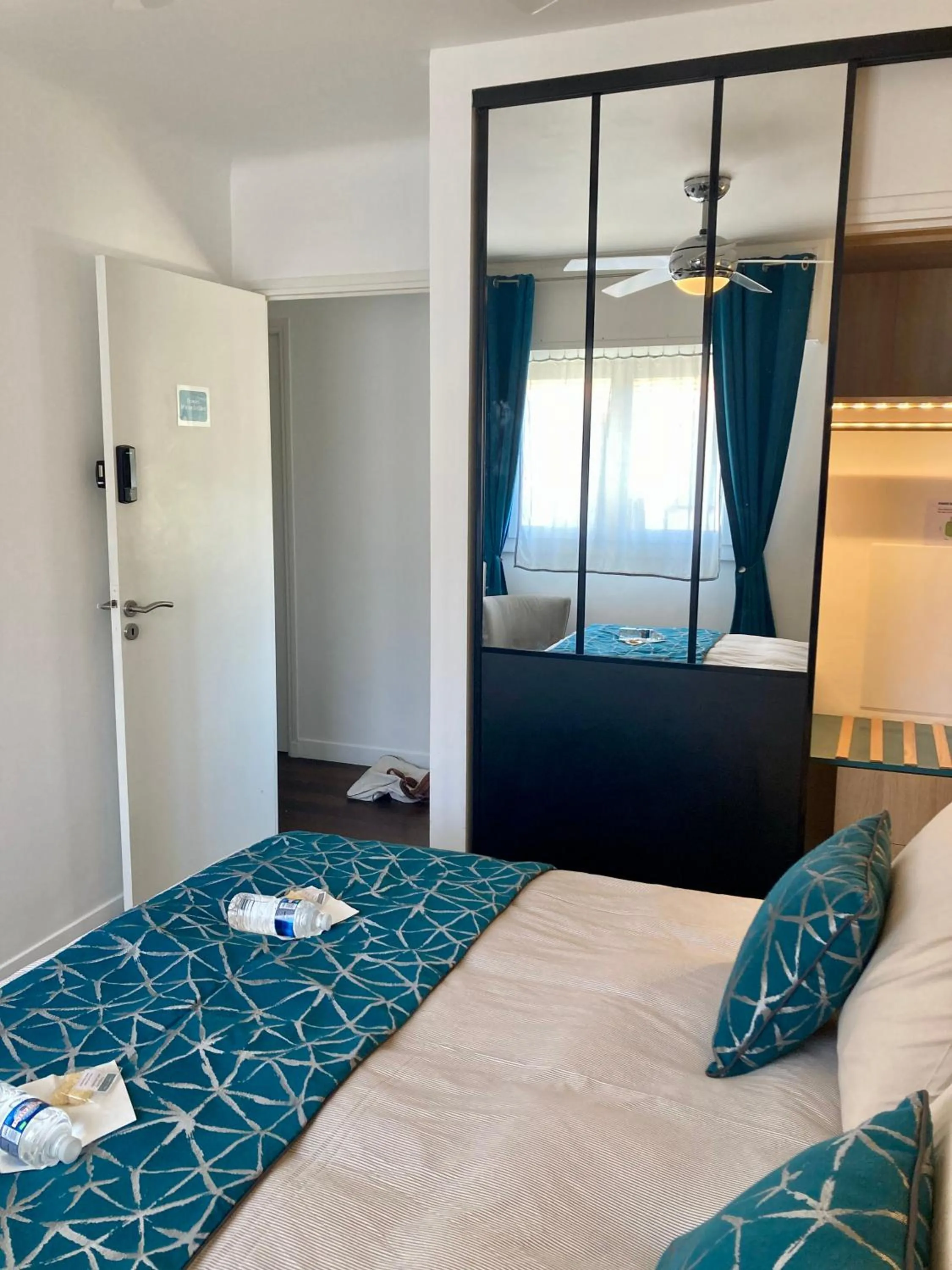 Bedroom, Bed in Cannes City B&B