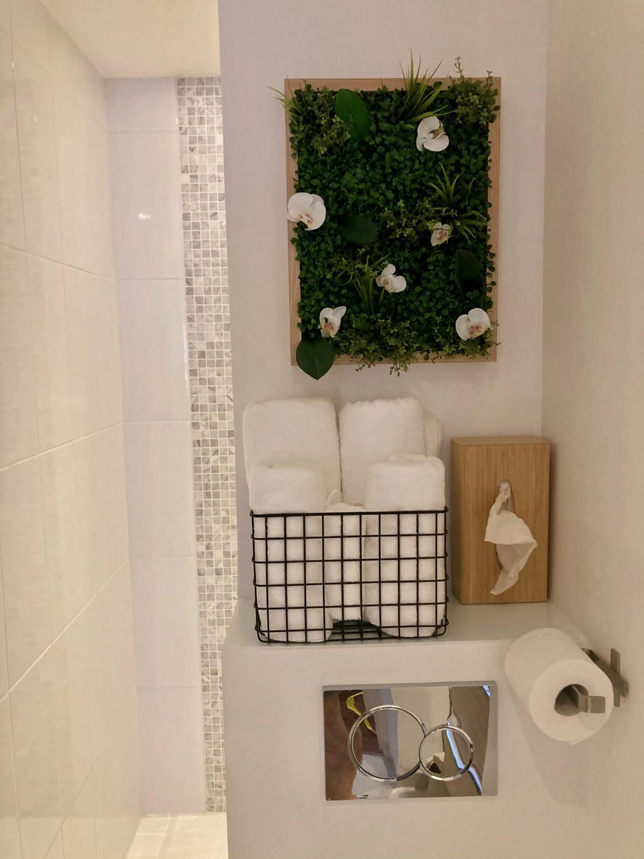 Toilet in Cannes City B&B