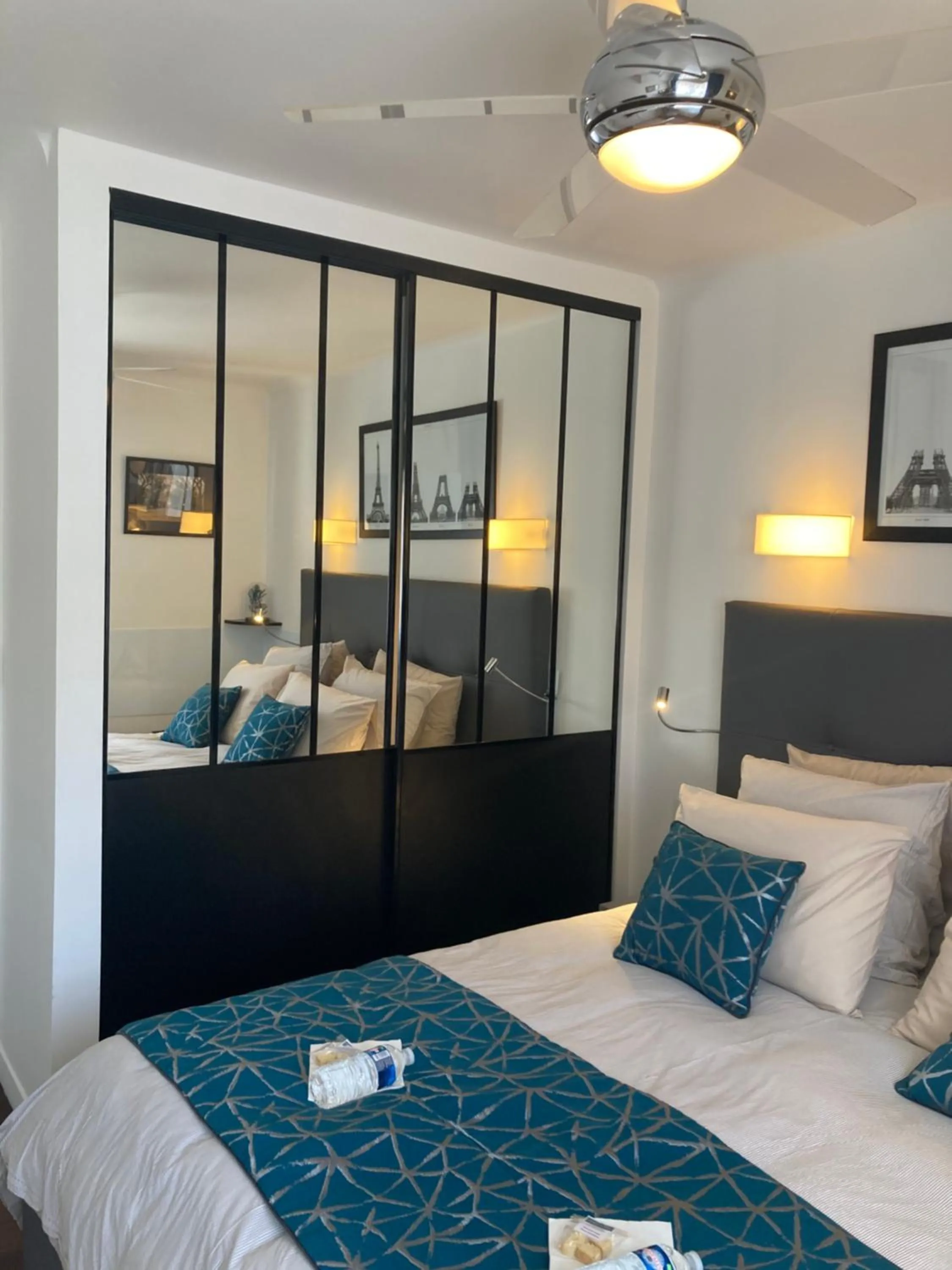 Bedroom, Bed in Cannes City B&B