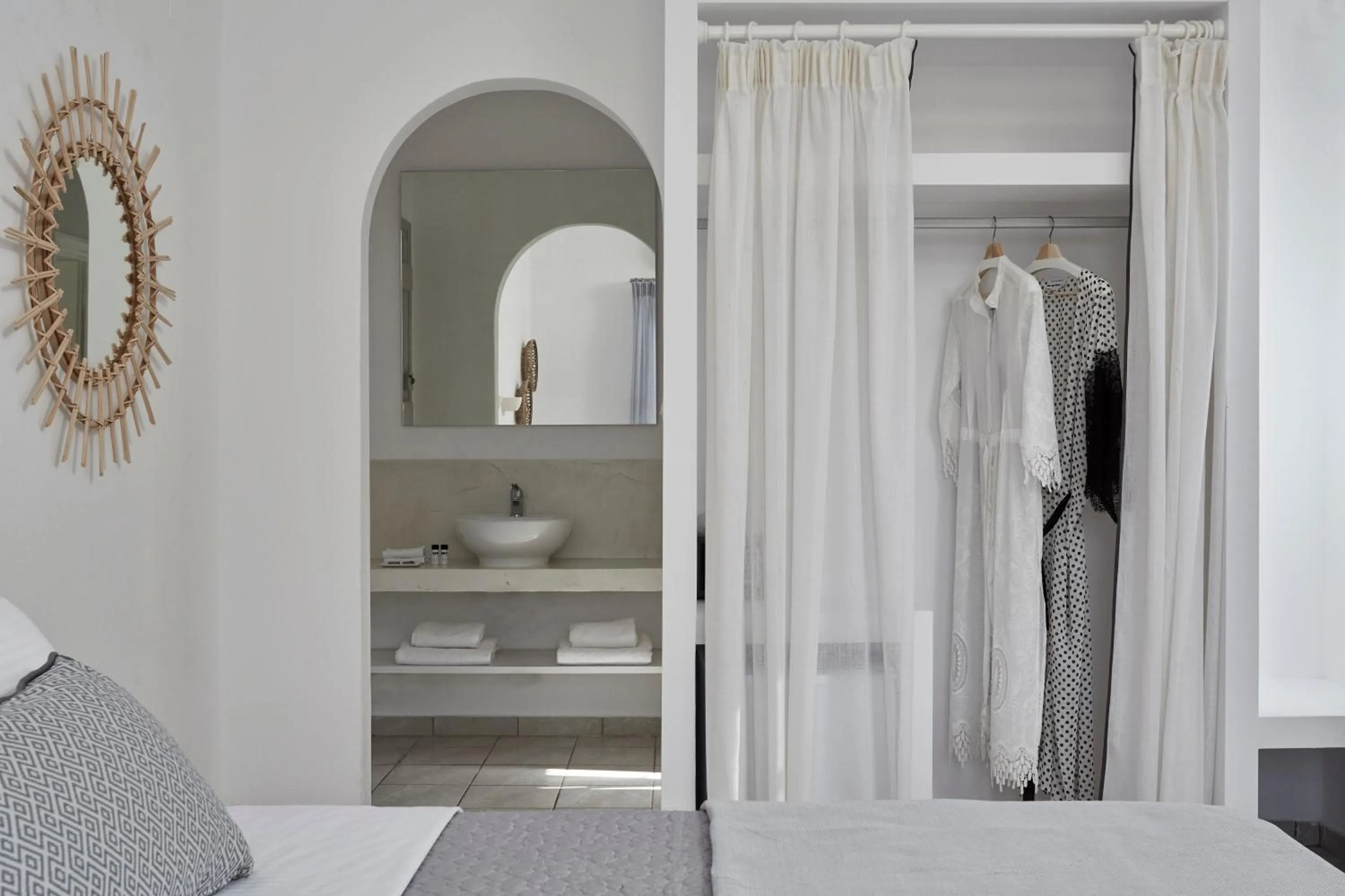 Bathroom, Bed in Mrs. Armelina by Mr&Mrs White Hotels