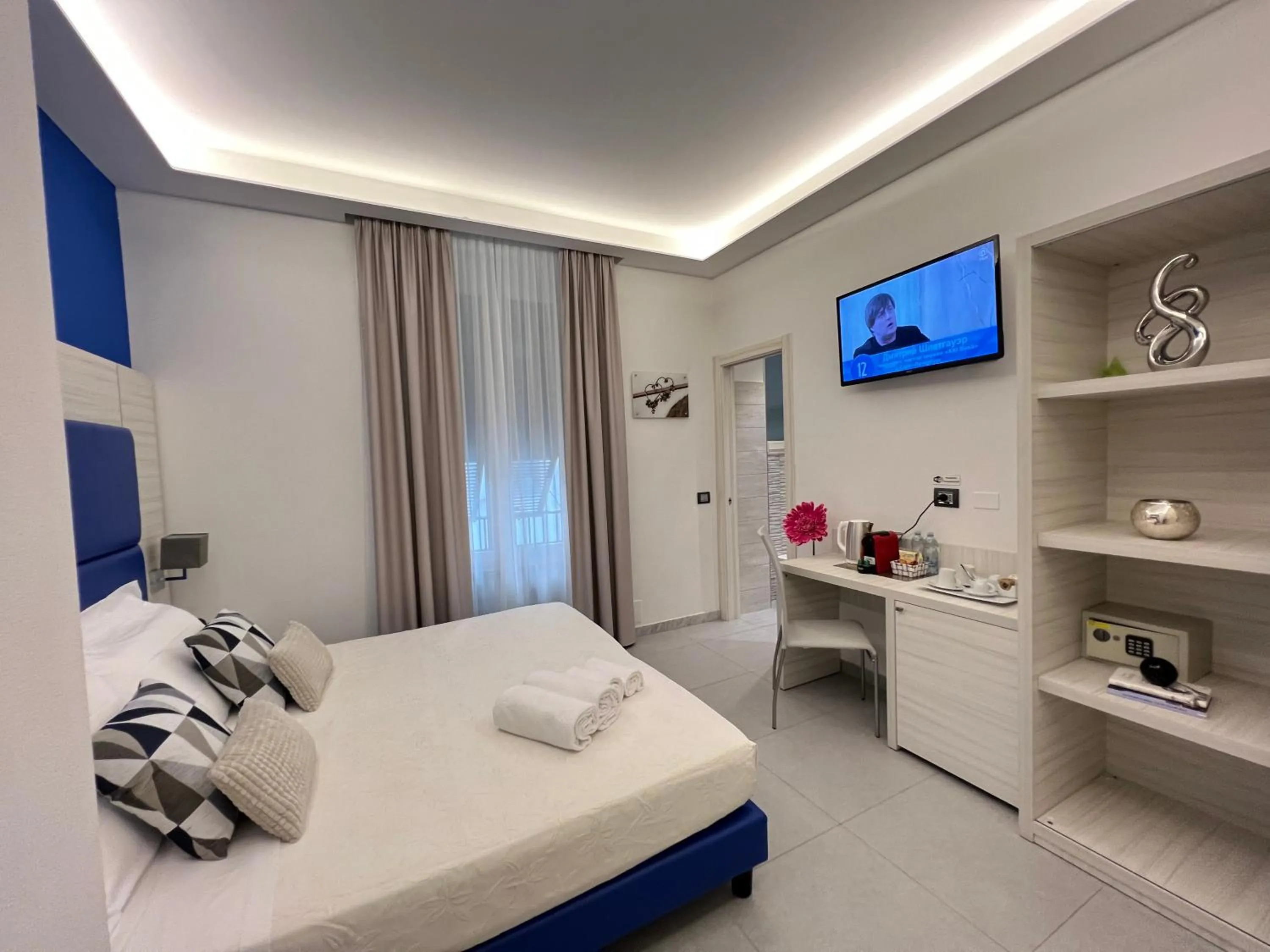 hair dresser, Bed in Cinqueterre Behind