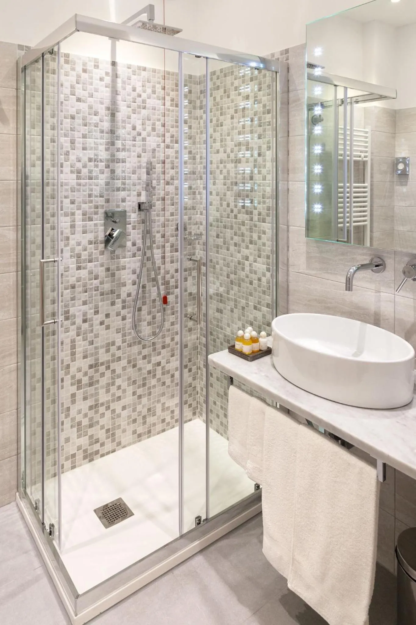 Bathroom in Cinqueterre Behind