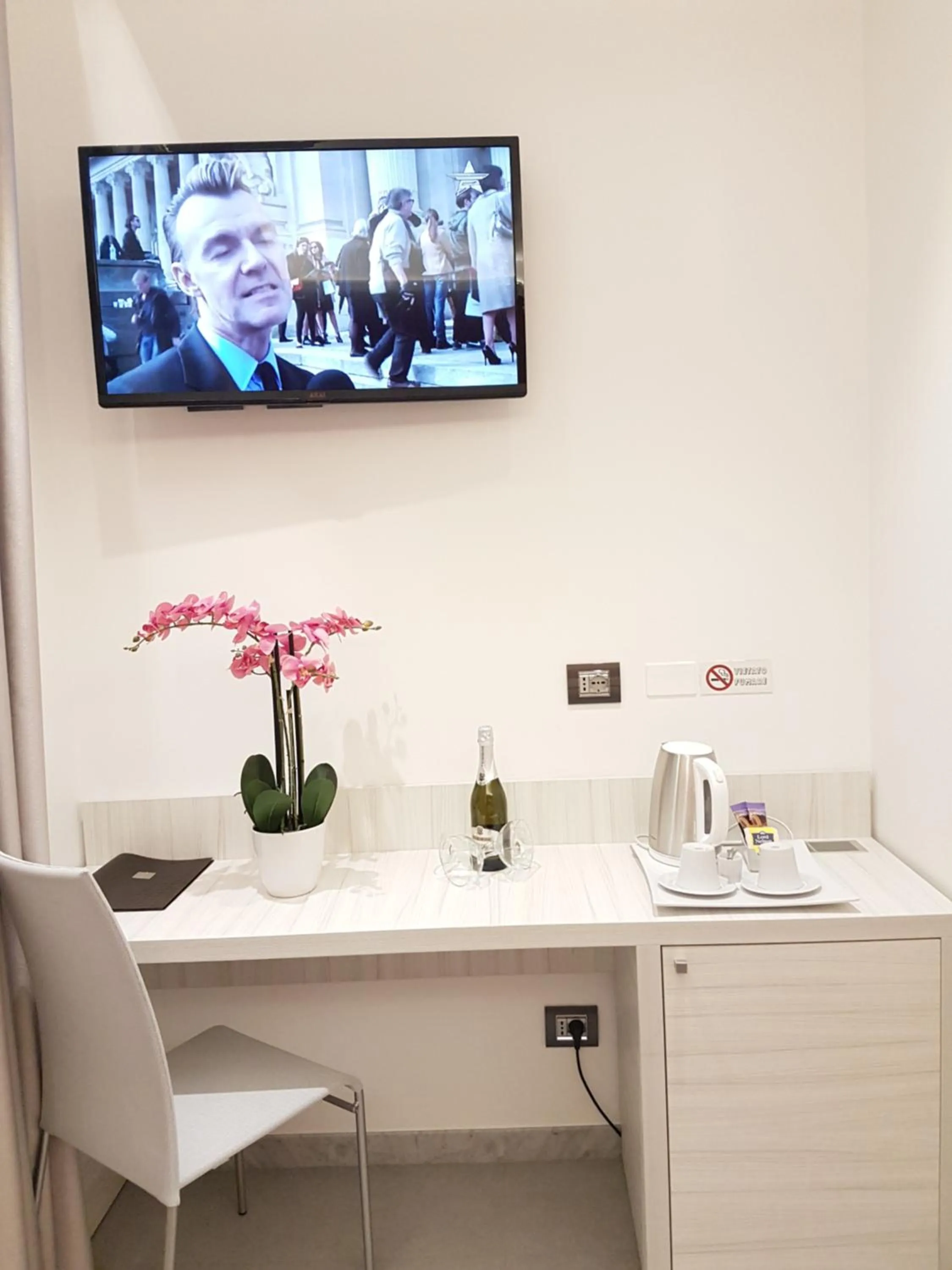 TV and multimedia in Cinqueterre Behind