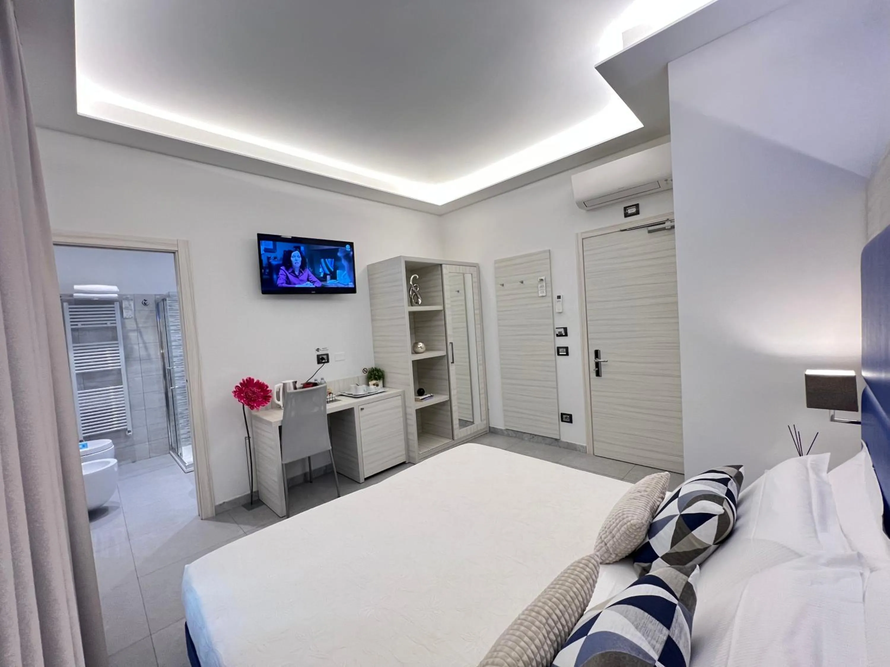 hair dresser, Bed in Cinqueterre Behind