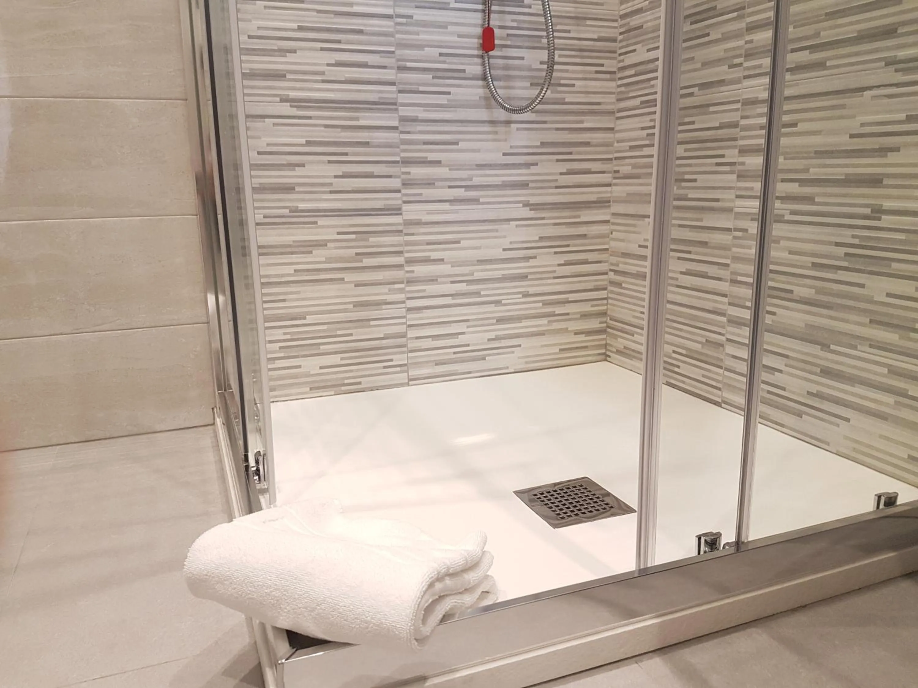 Bathroom in Cinqueterre Behind