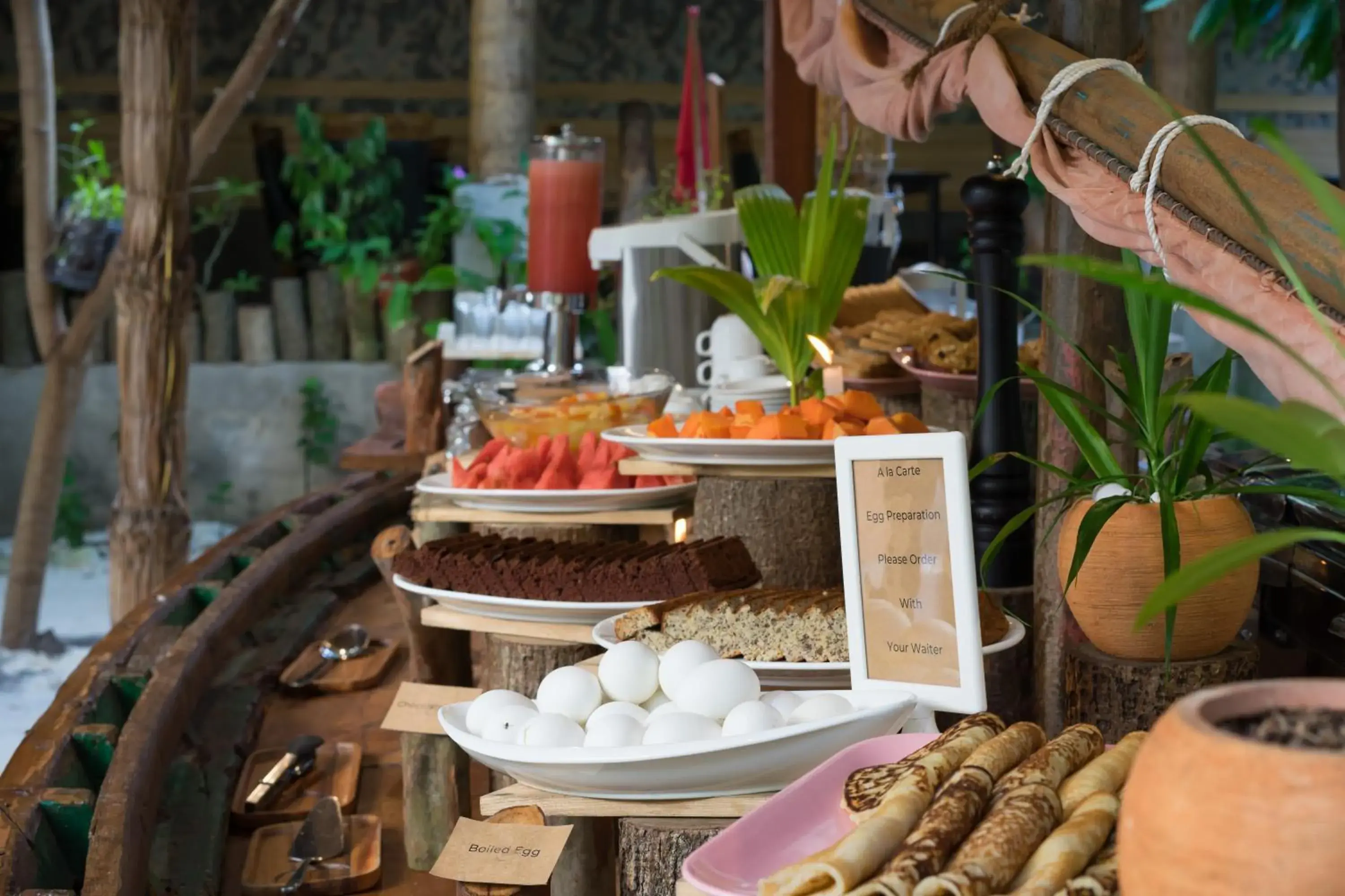 Breakfast in West Sands Breakfast in West Sands