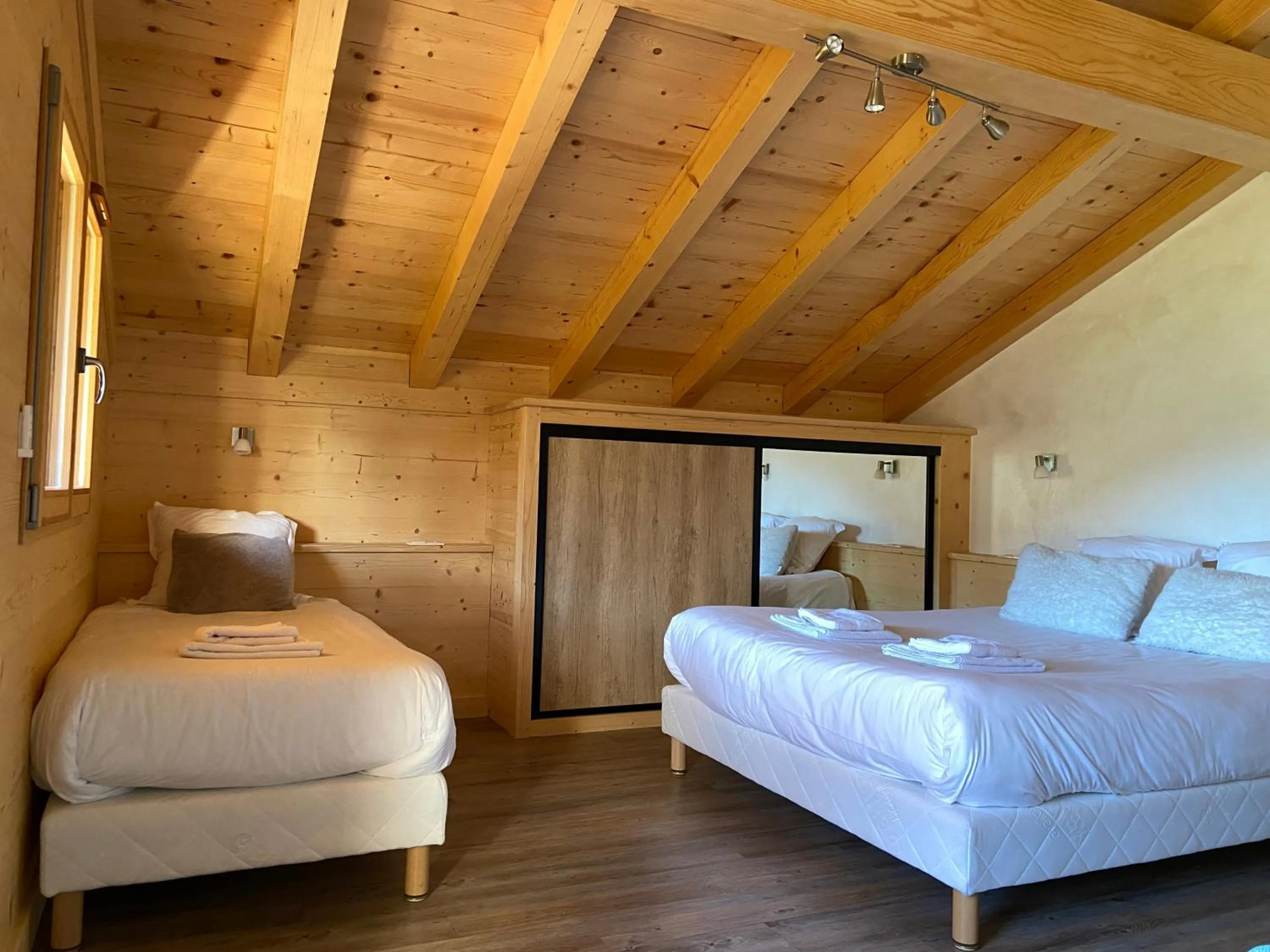 Photo of the whole room, Bed in Chalet Soleya