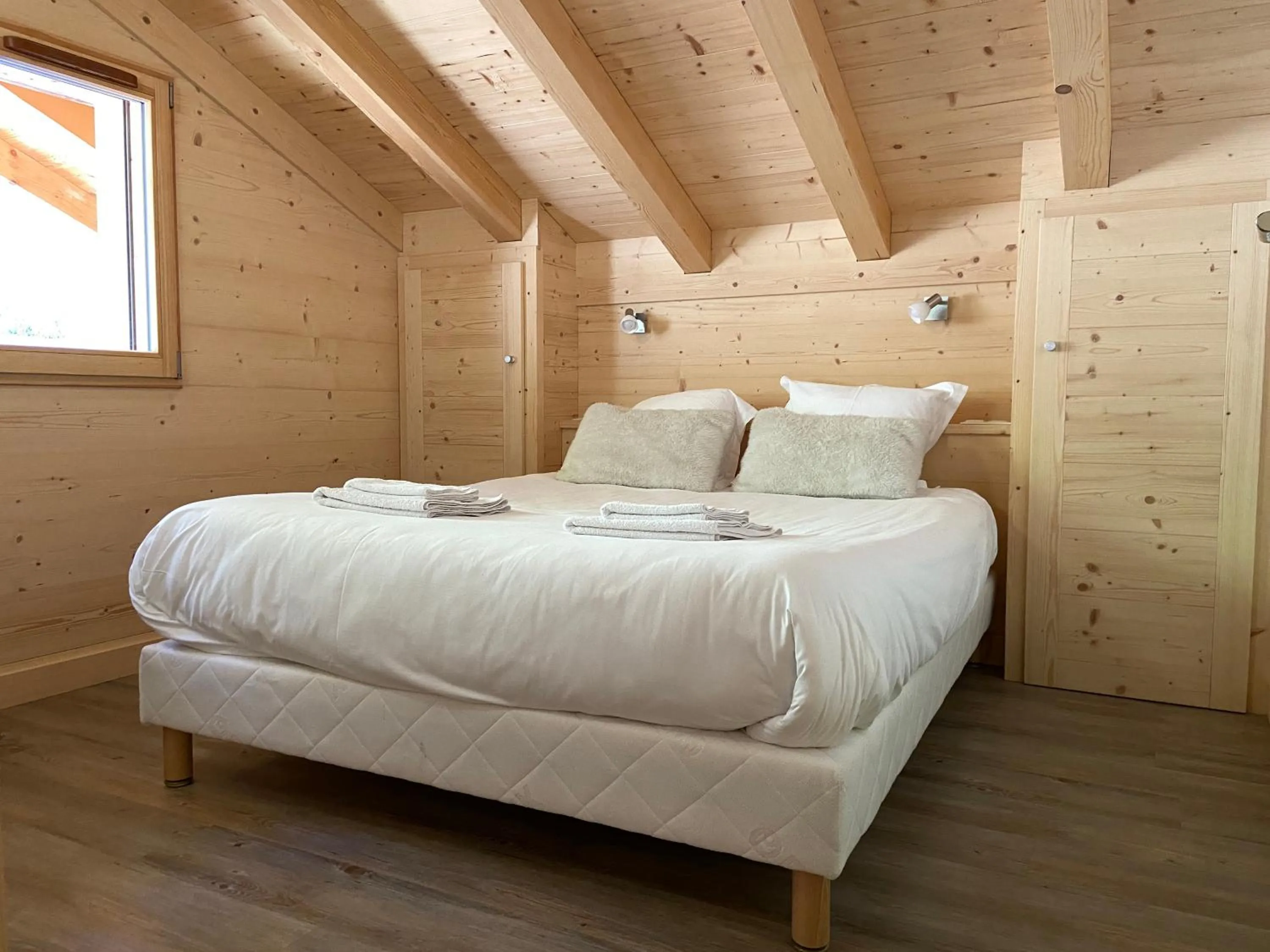 Photo of the whole room, Bed in Chalet Soleya