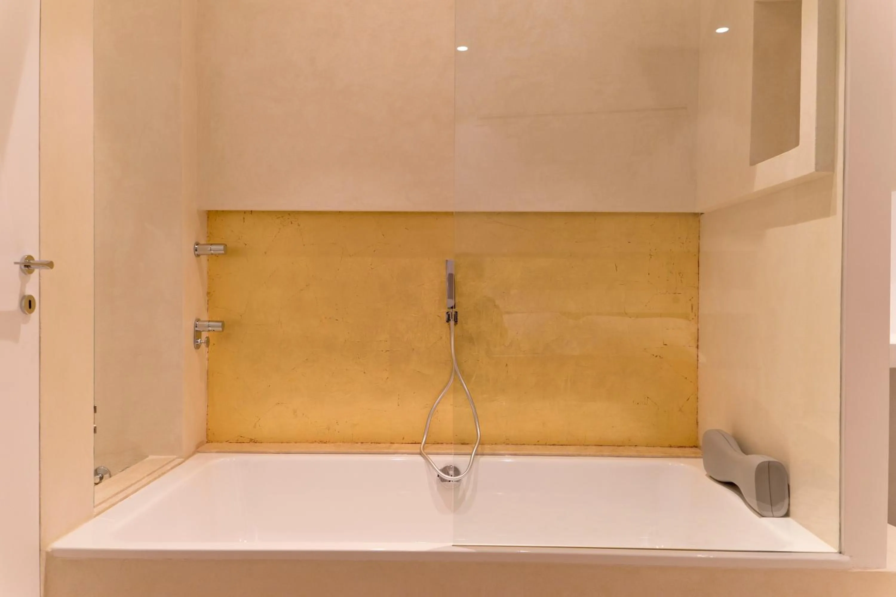 Shower in Limen Matera Guesthouse