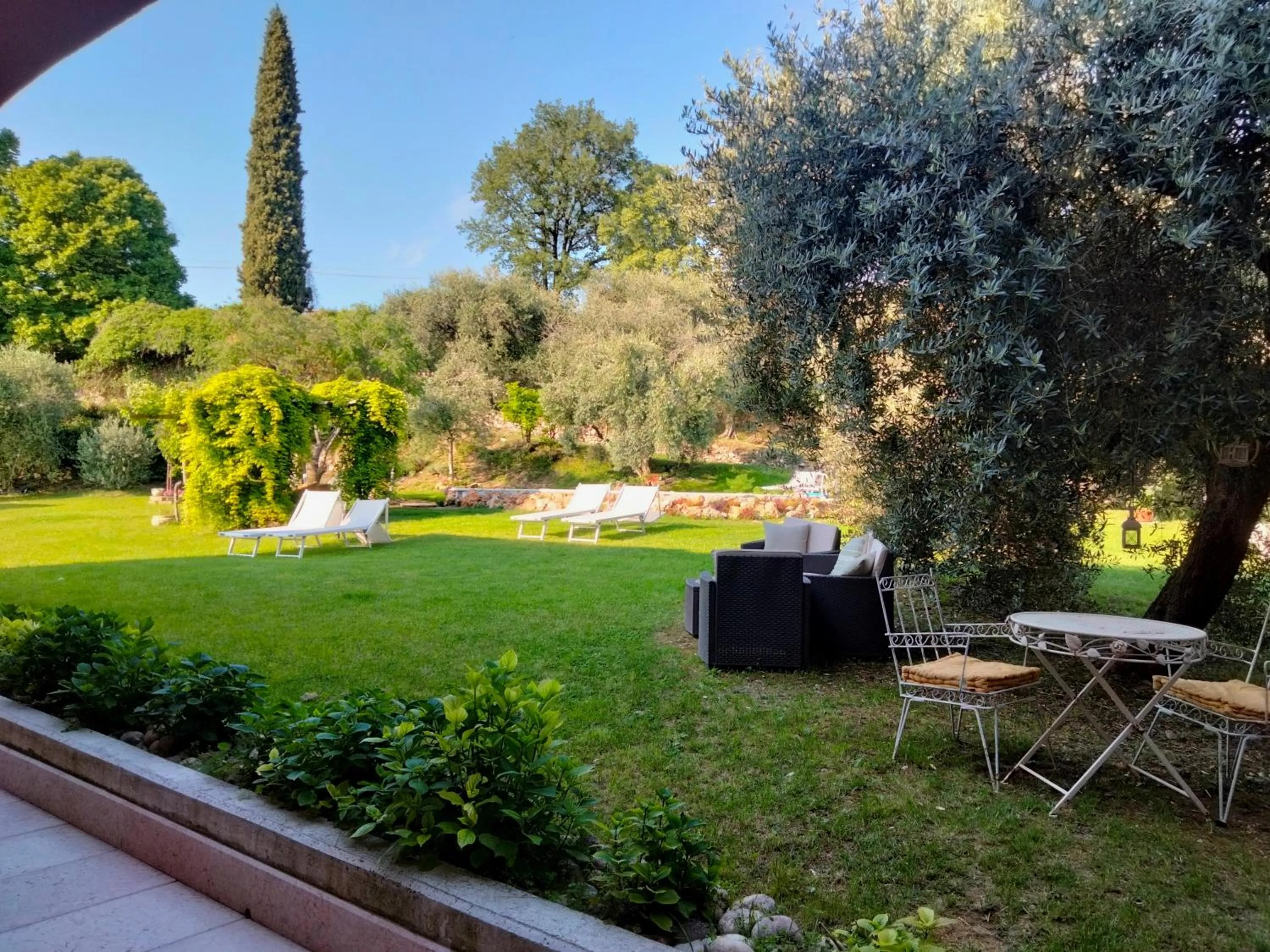 Garden in Agriturismo B&B Le Casette sul Garda