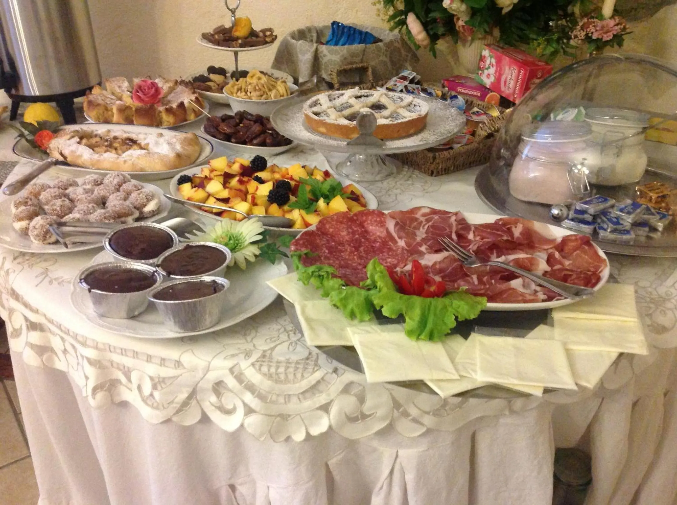 Buffet breakfast in Agriturismo B&B Le Casette sul Garda