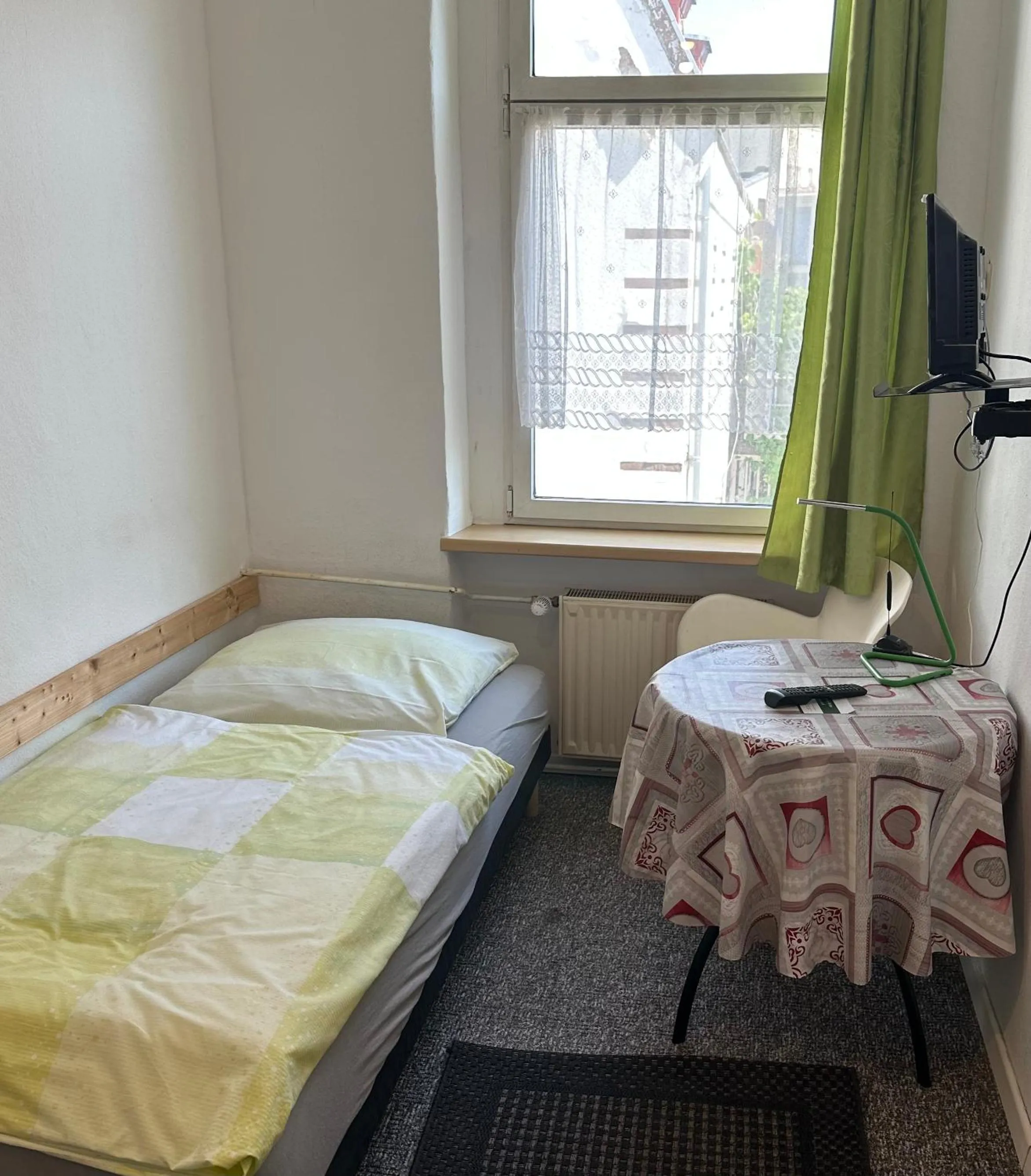 Photo of the whole room, Bed in Bigus