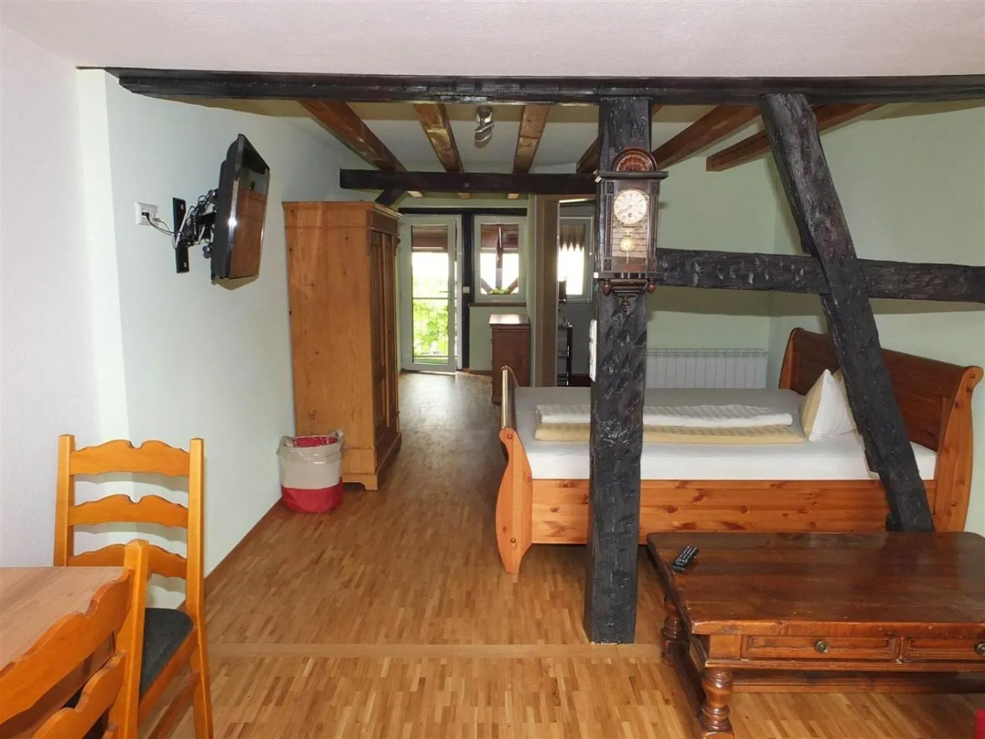Photo of the whole room, Bed in " Zum alten Schlawiner "