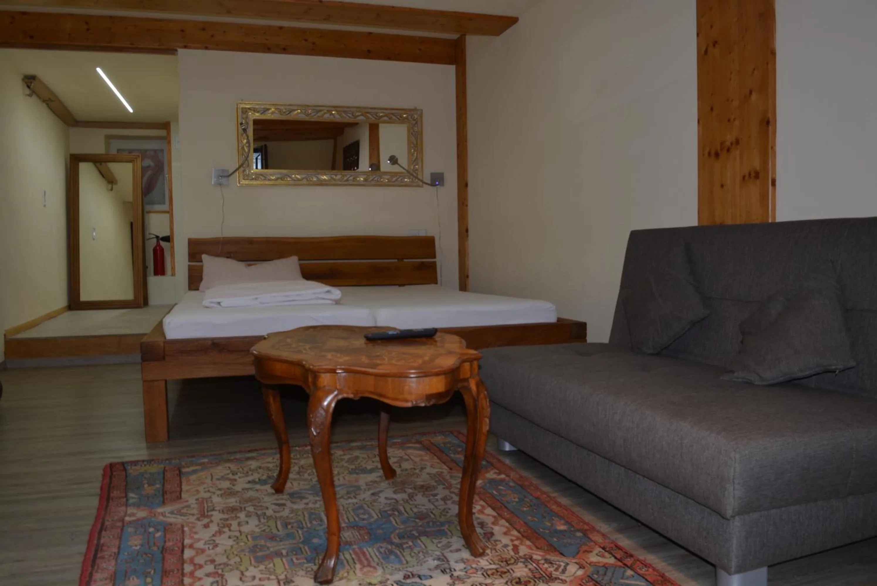 Photo of the whole room, Bed in " Zum alten Schlawiner "