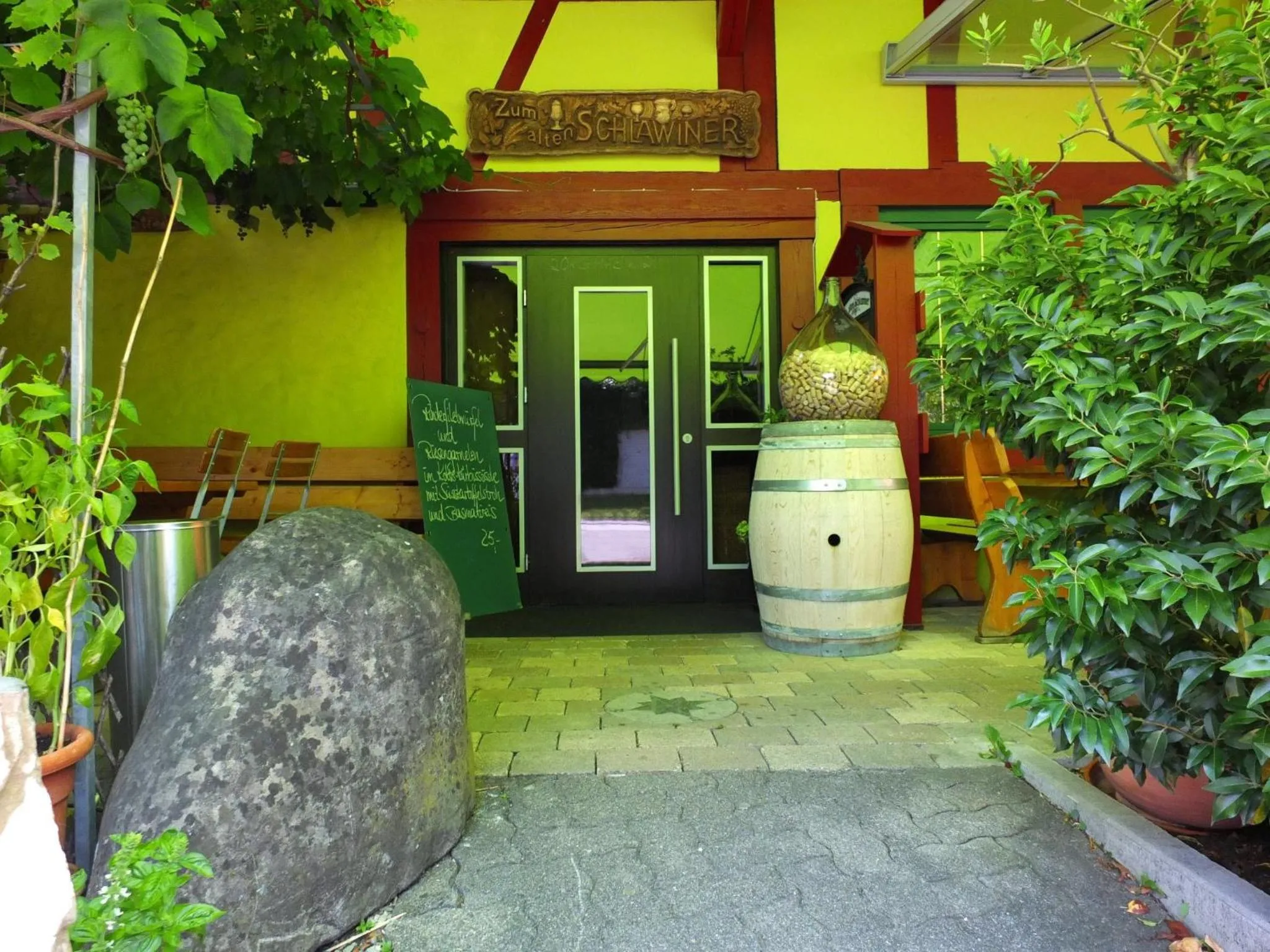 Facade/entrance in " Zum alten Schlawiner "