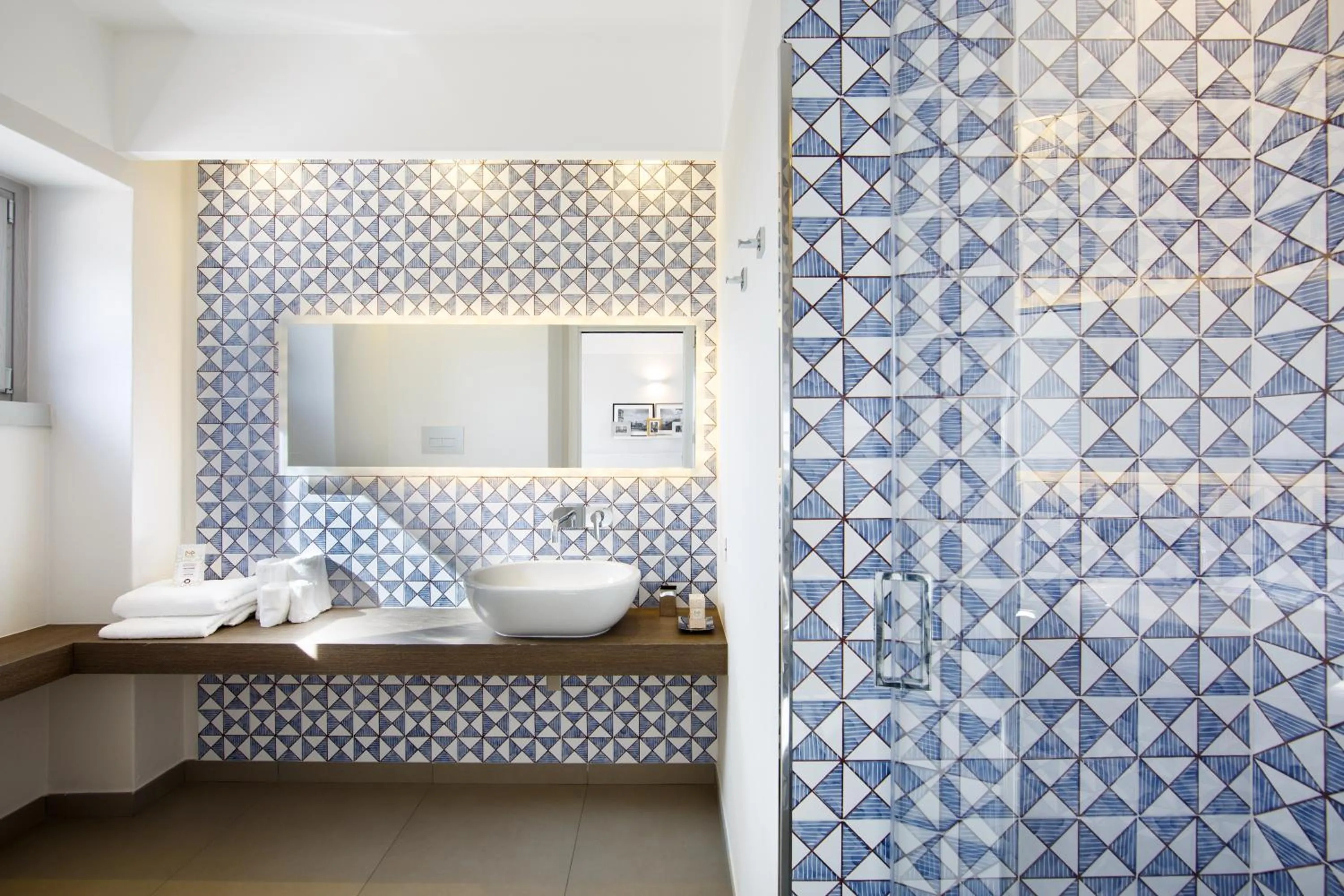 Bathroom, Bed in MelRose Relais