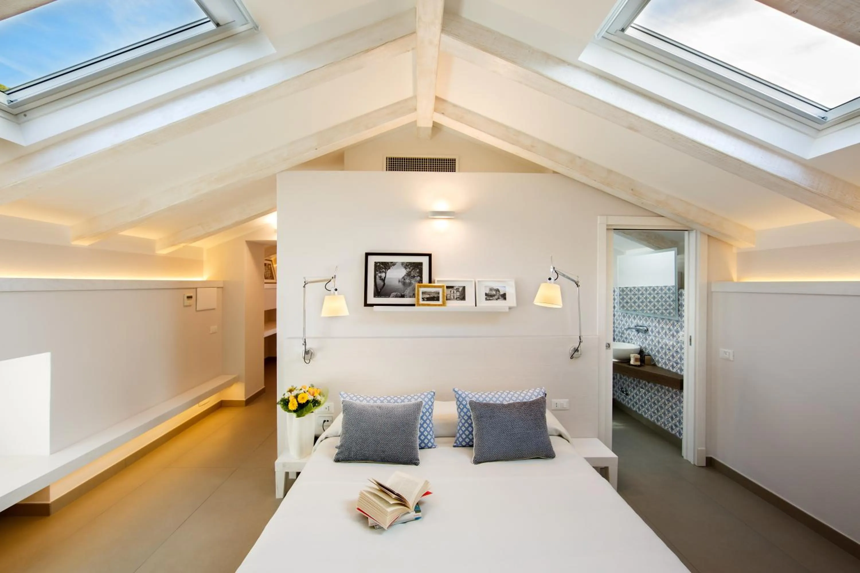 Photo of the whole room, Bed in MelRose Relais