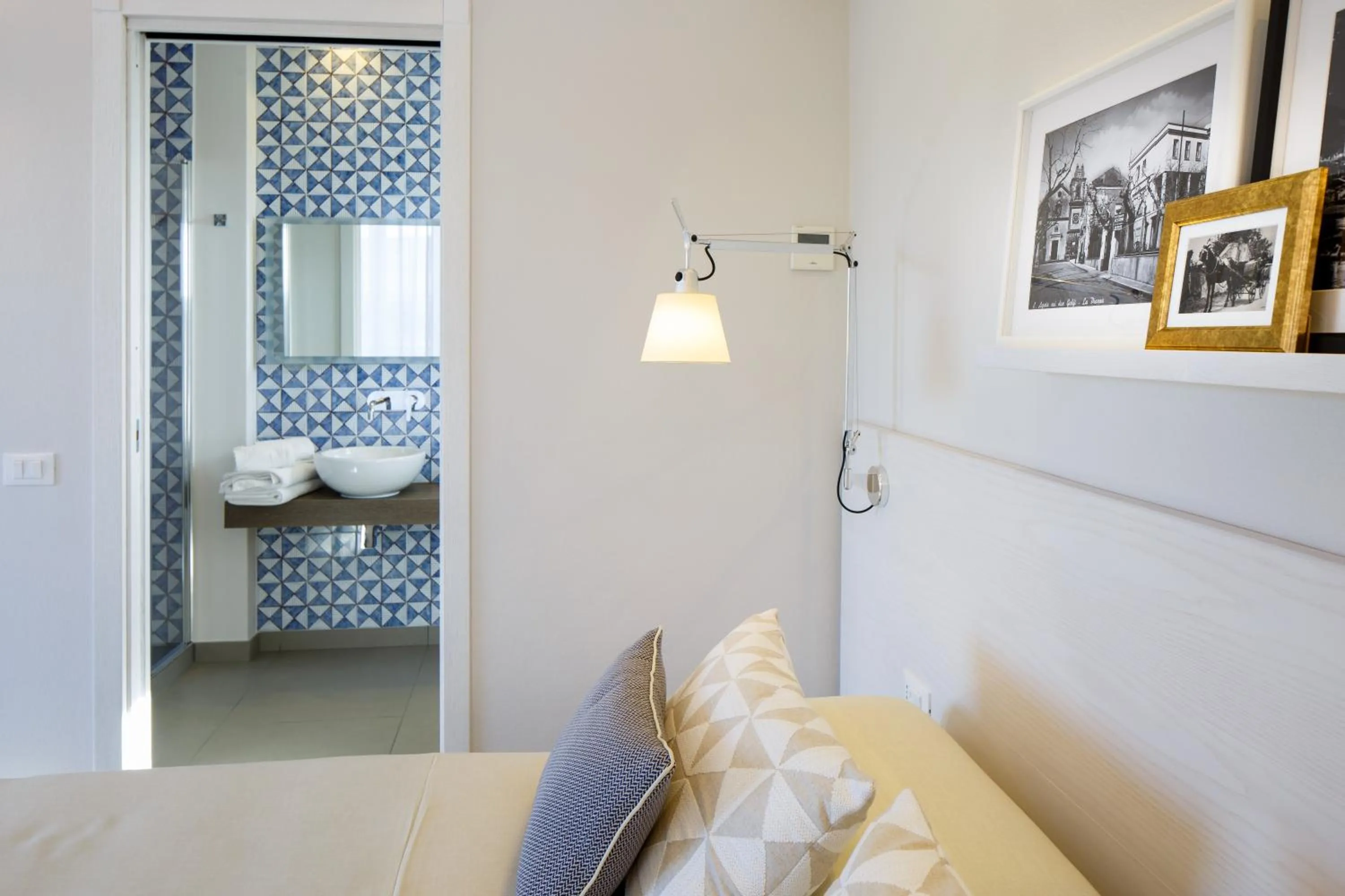 Bathroom, Bed in MelRose Relais