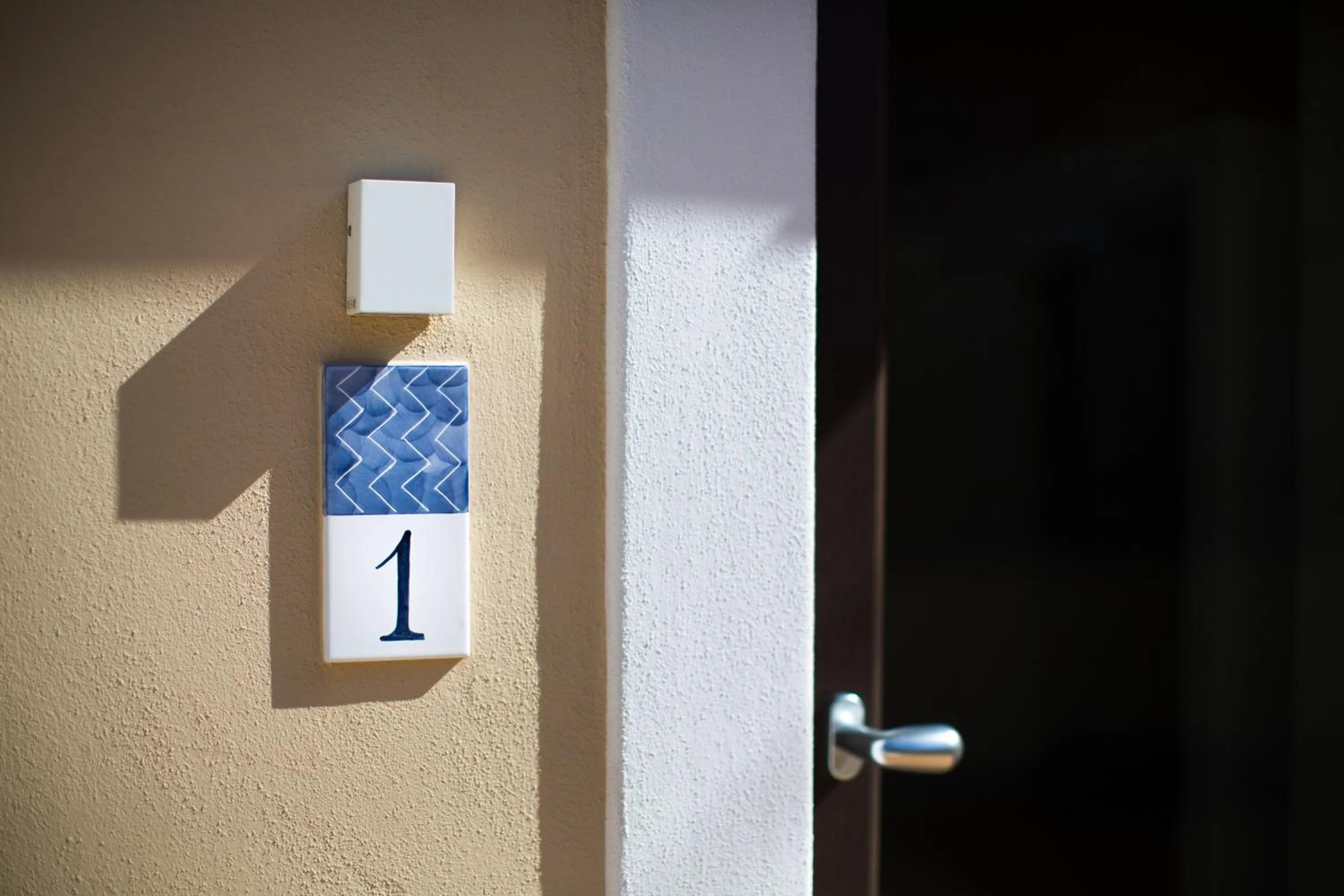 Logo/Certificate/Sign in MelRose Relais