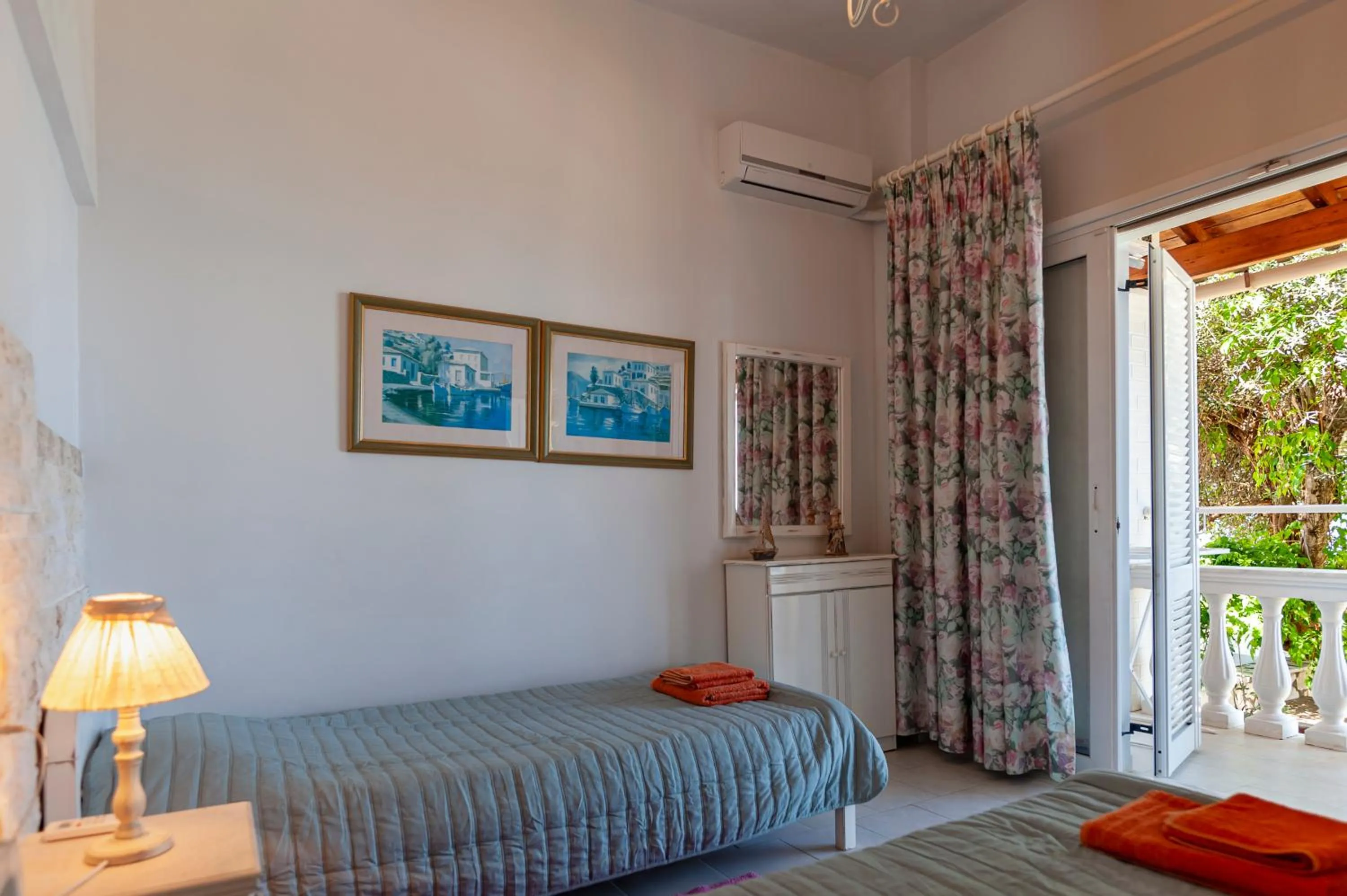 Bed in Anna Apartments Boukari