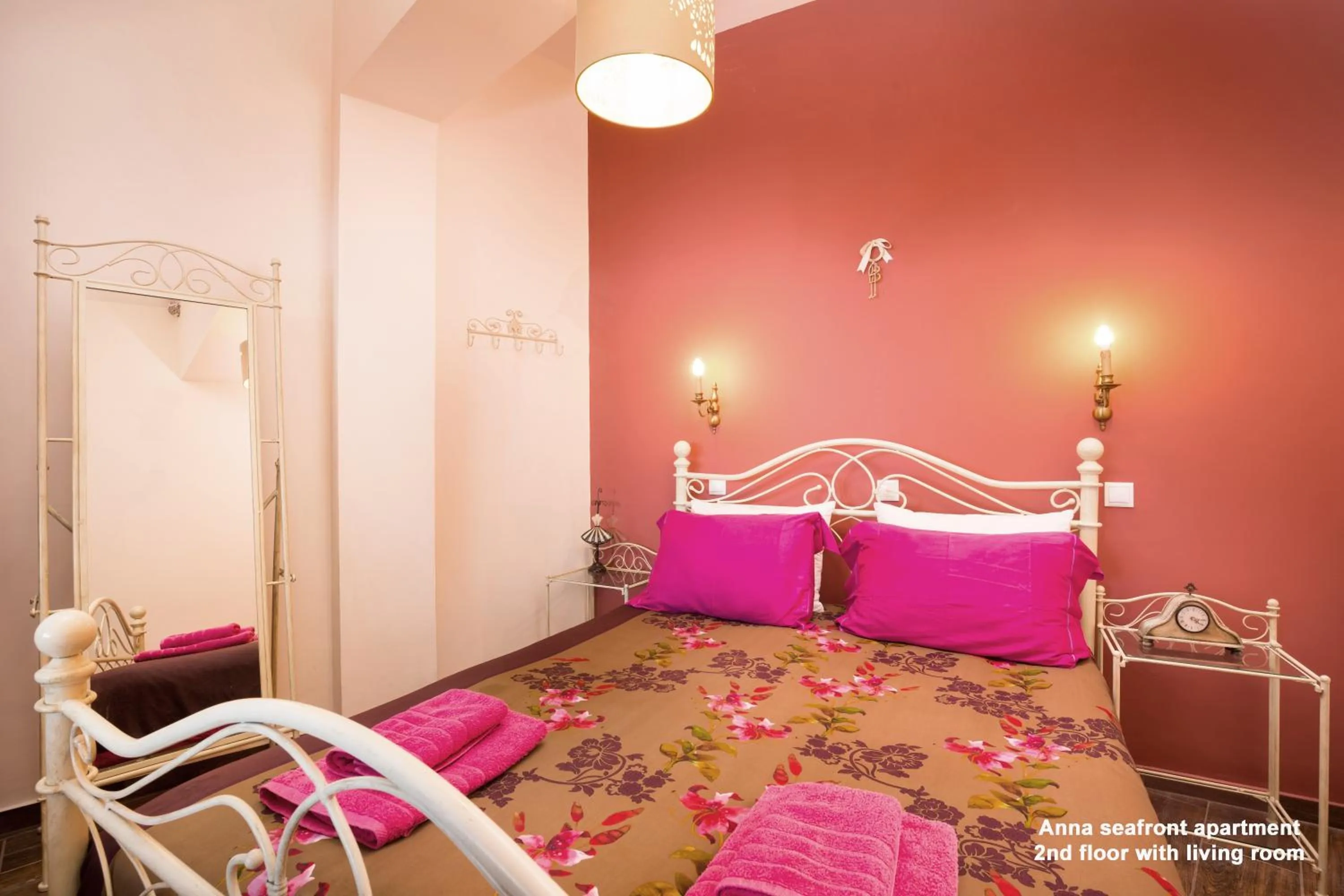 Bed in Anna Apartments Boukari