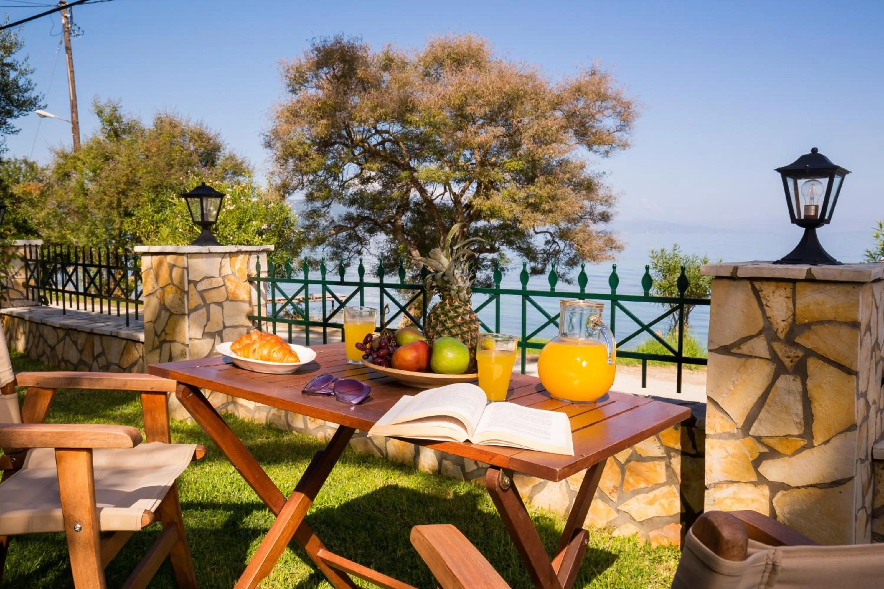 Garden in Anna Apartments Boukari