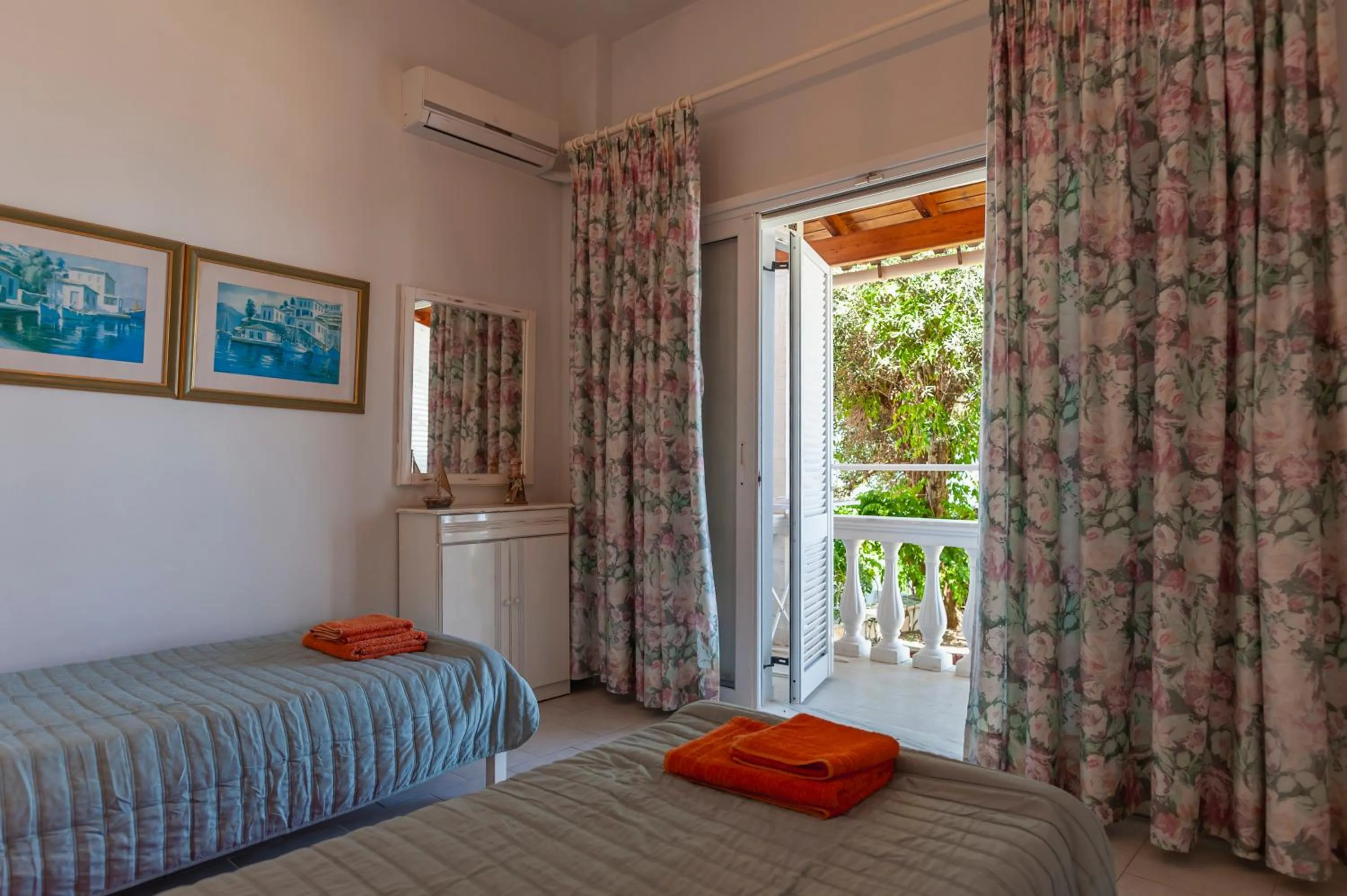 Bed in Anna Apartments Boukari