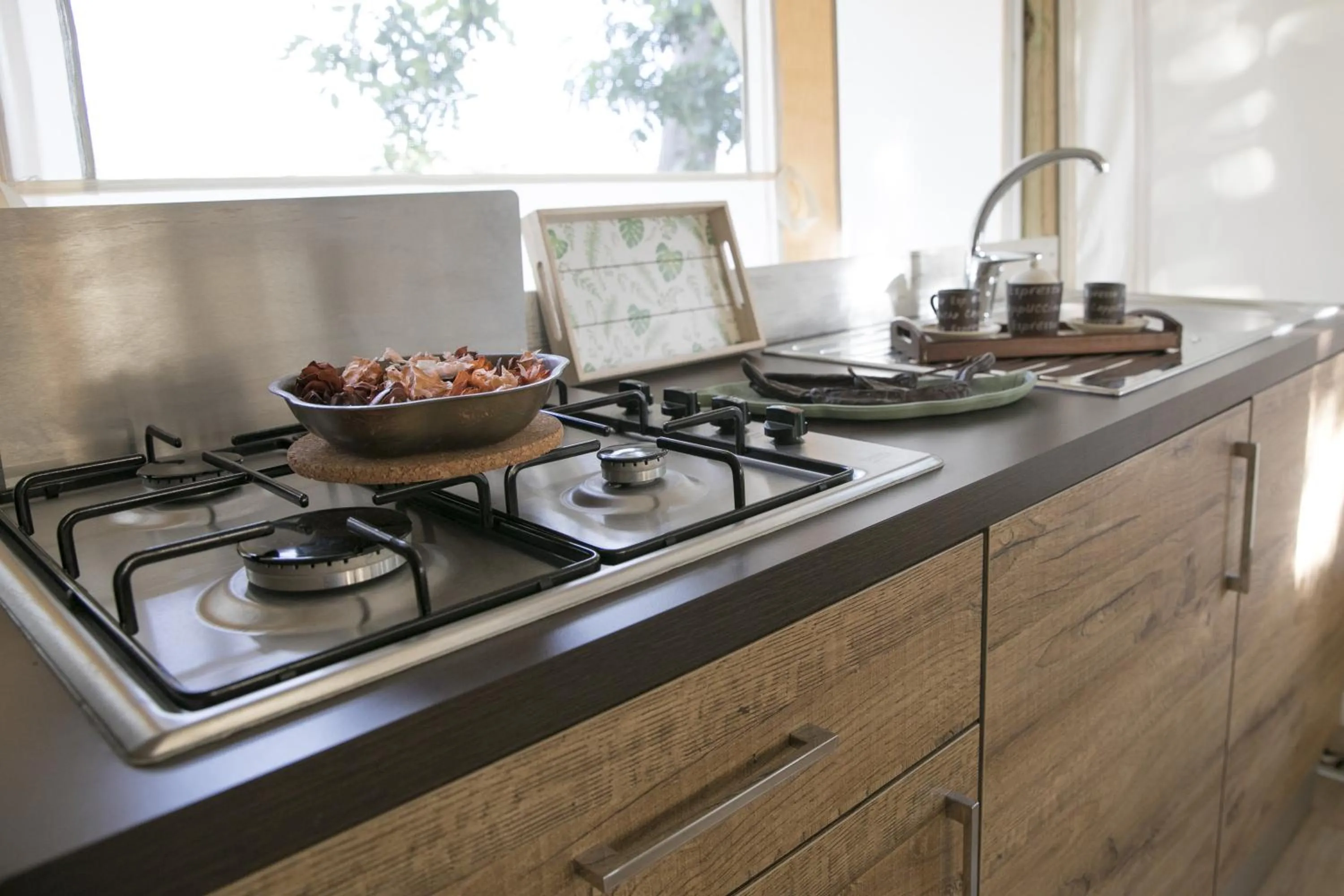 Kitchen or kitchenette in Ciriga Sicily Glamping