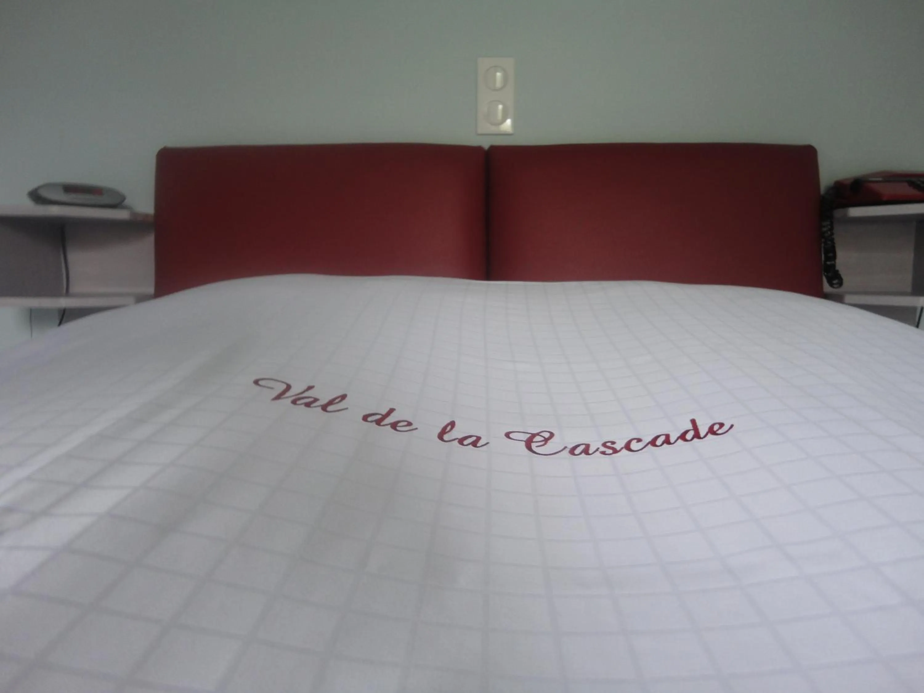 Bed in Hotel Val De La Cascade