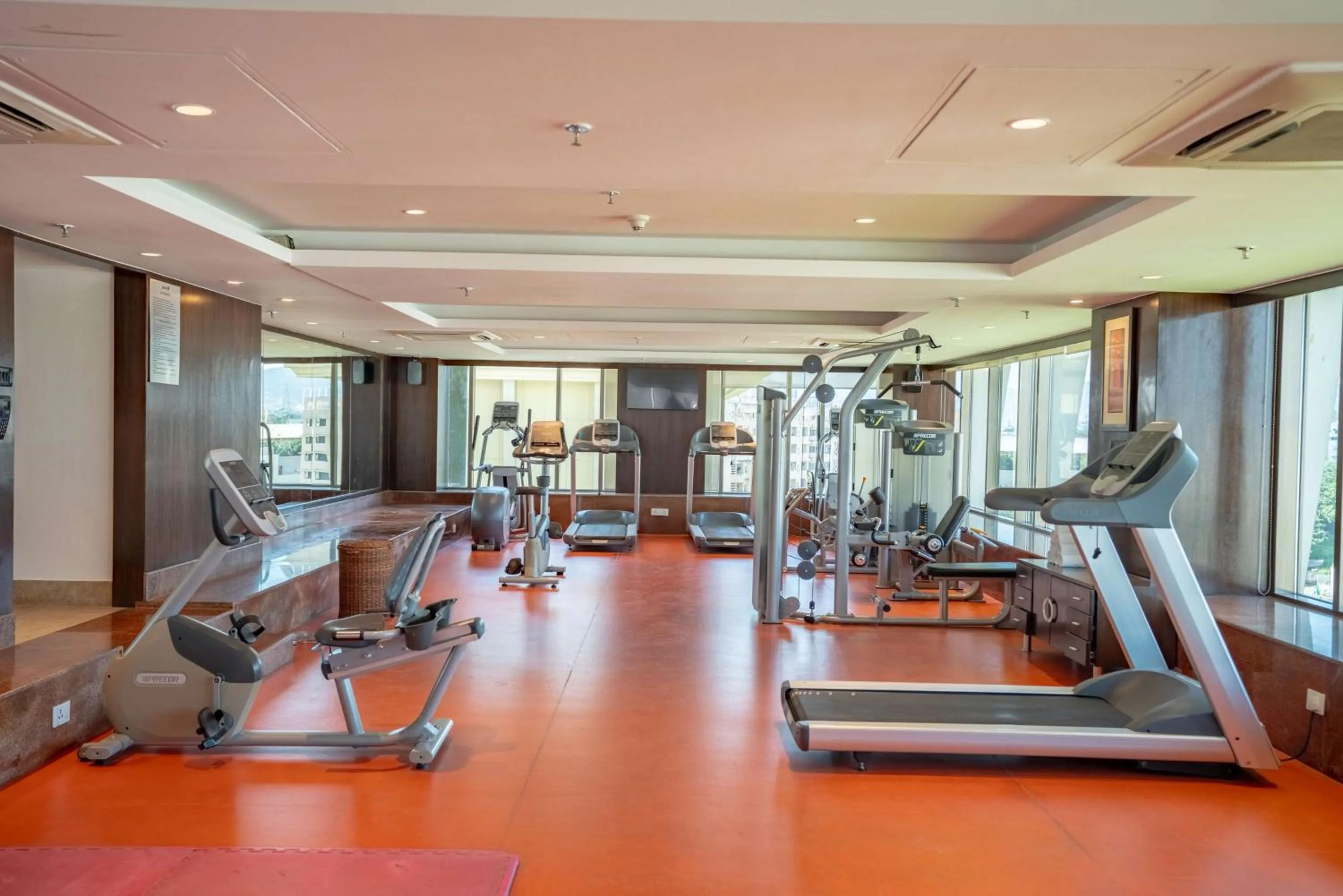 Fitness centre/facilities in Radisson Blu Pune Hinjawadi
