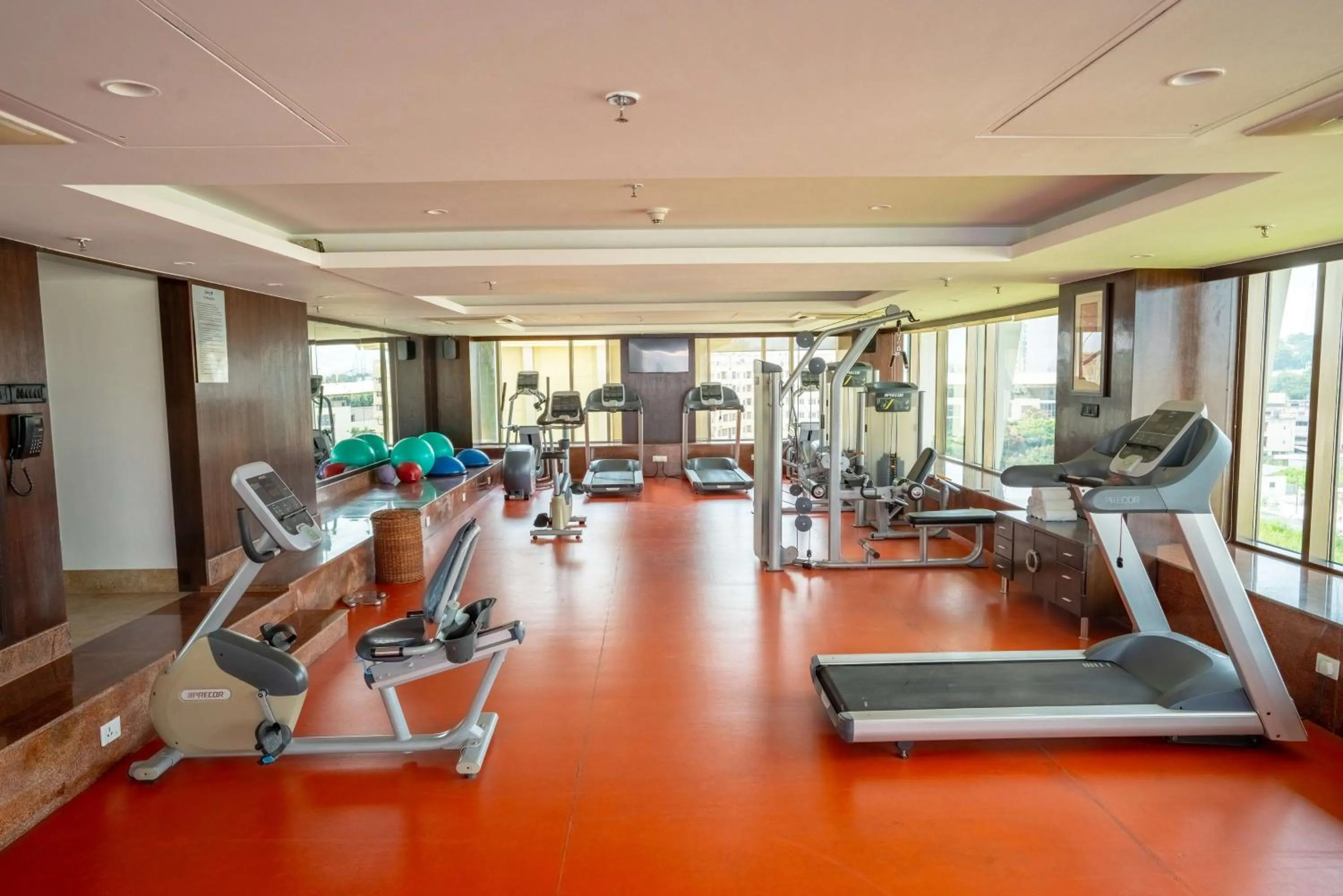 Fitness centre/facilities in Radisson Blu Pune Hinjawadi