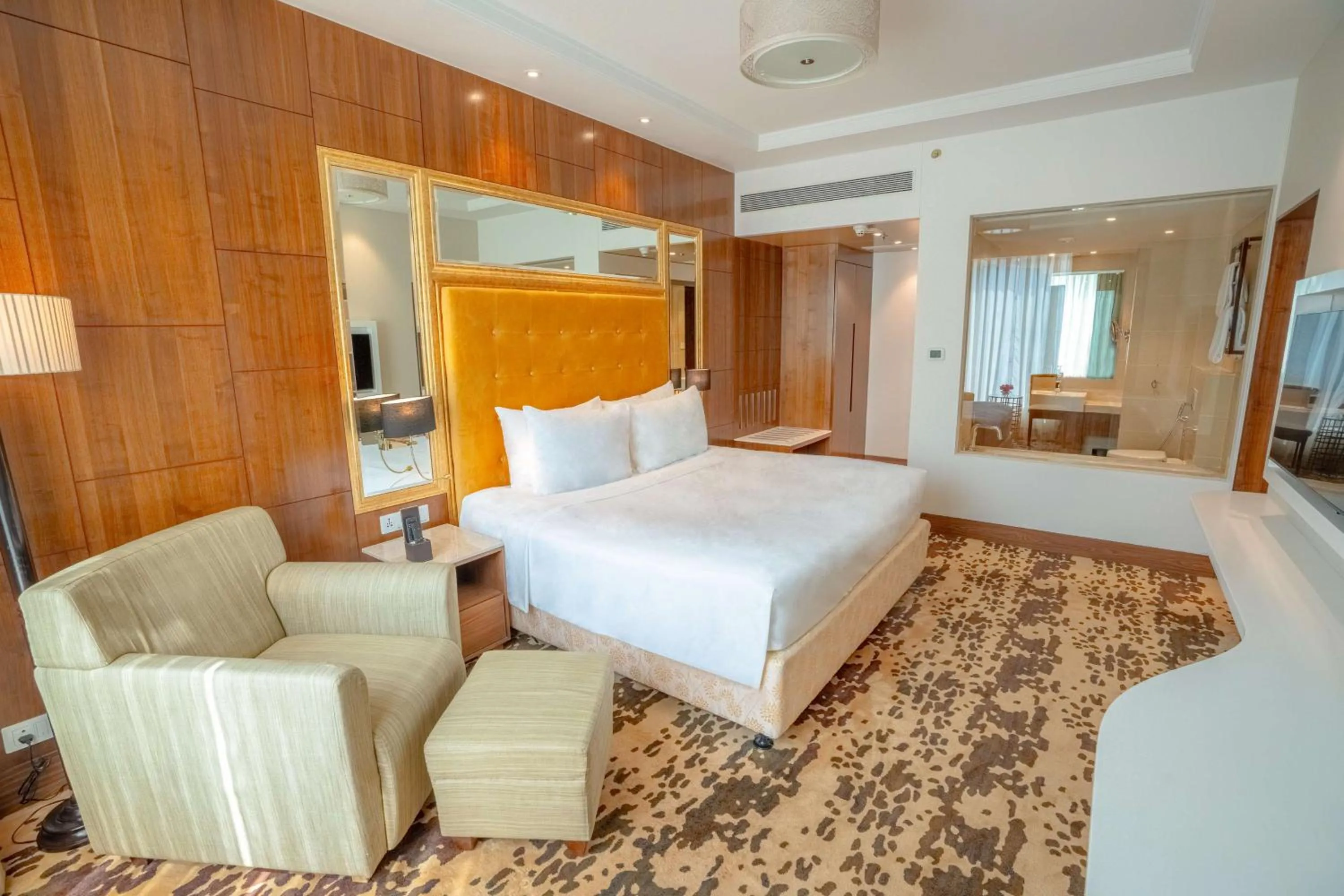Photo of the whole room, Bed in Radisson Blu Pune Hinjawadi