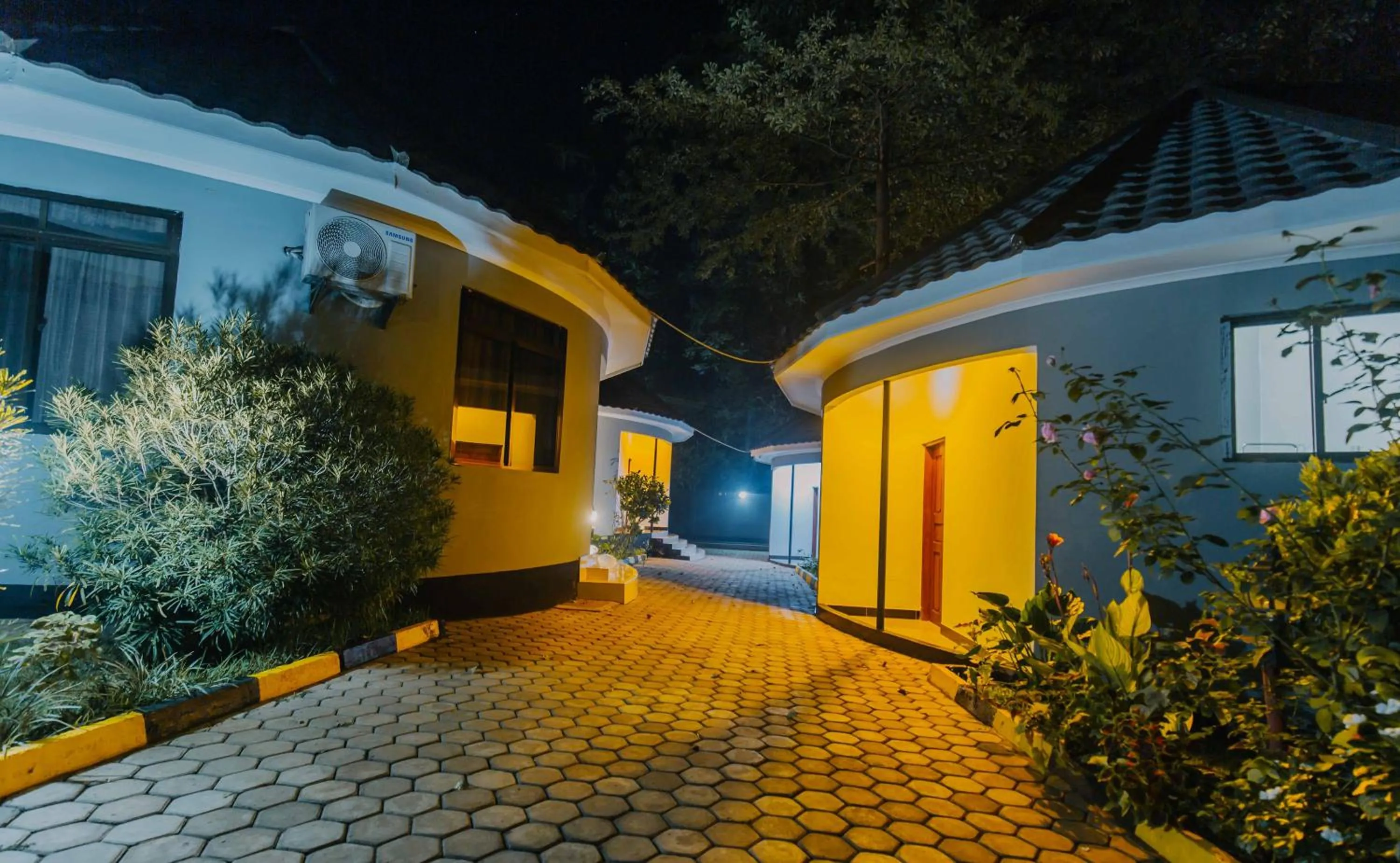 Property building in Panama Garden Resort