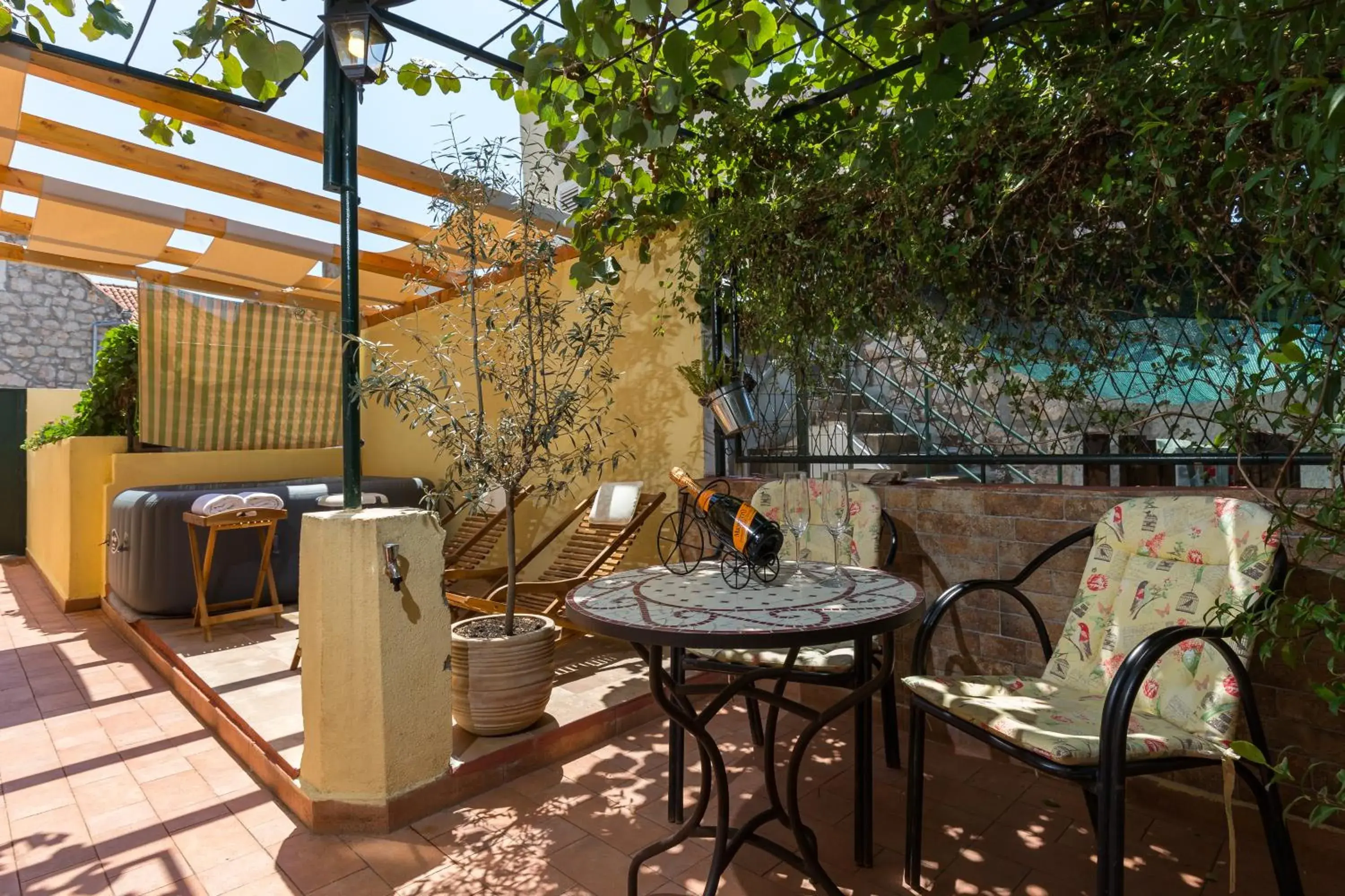 Comfort Two Bedroom Apartment with Terrace and Partial Sea View in Apartment Hladilo "Nostalgia" Comfort Two Bedroom Apartment with Terrace and Partial Sea View in Apartment Hladilo "Nostalgia"