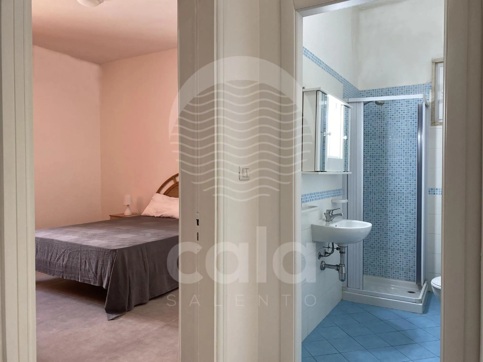 Shower, Bed in Villa Teresa - giardino privato By Cala Salento