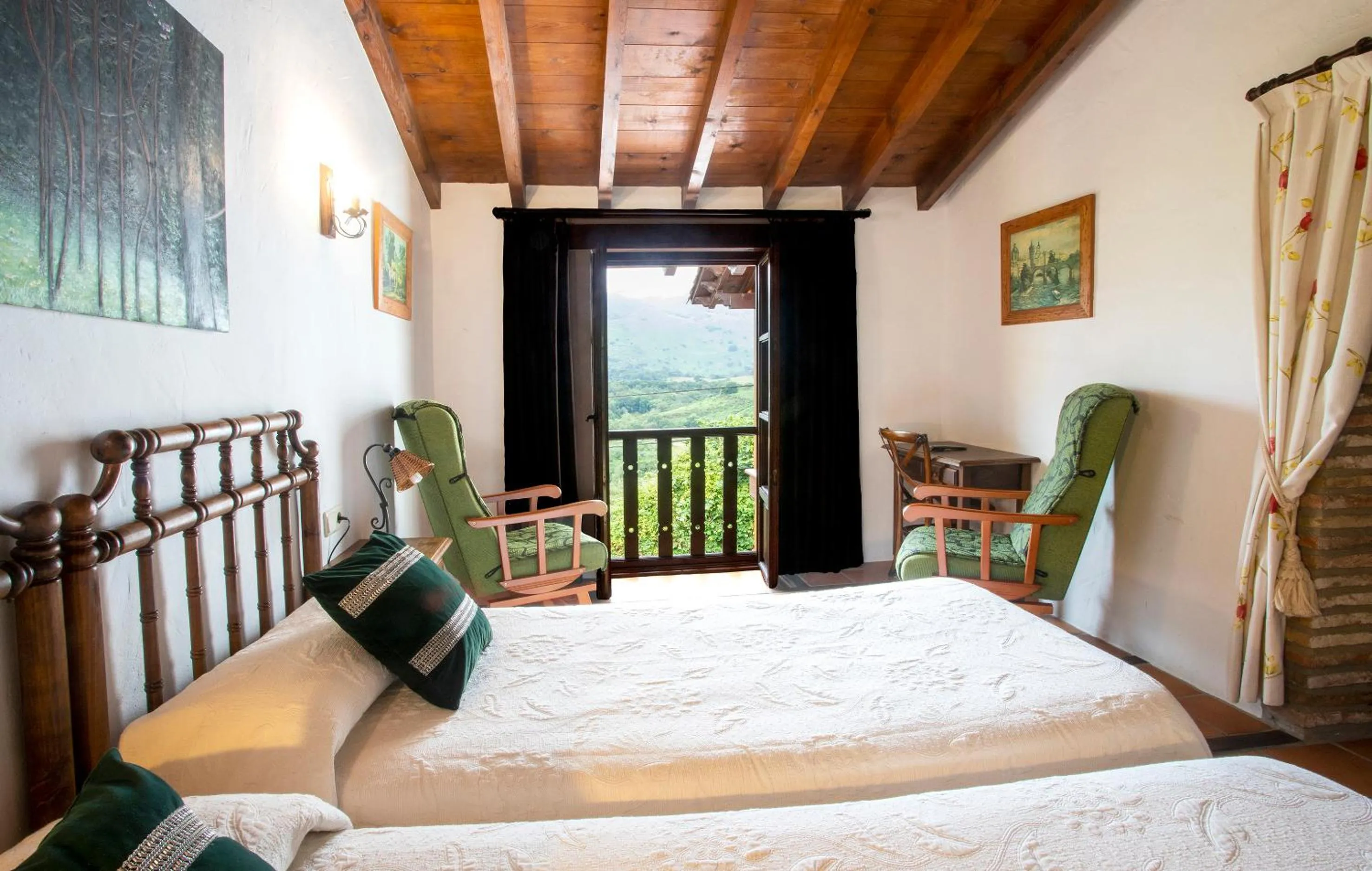 Photo of the whole room, Bed in Hotel Rural Valleoscuru