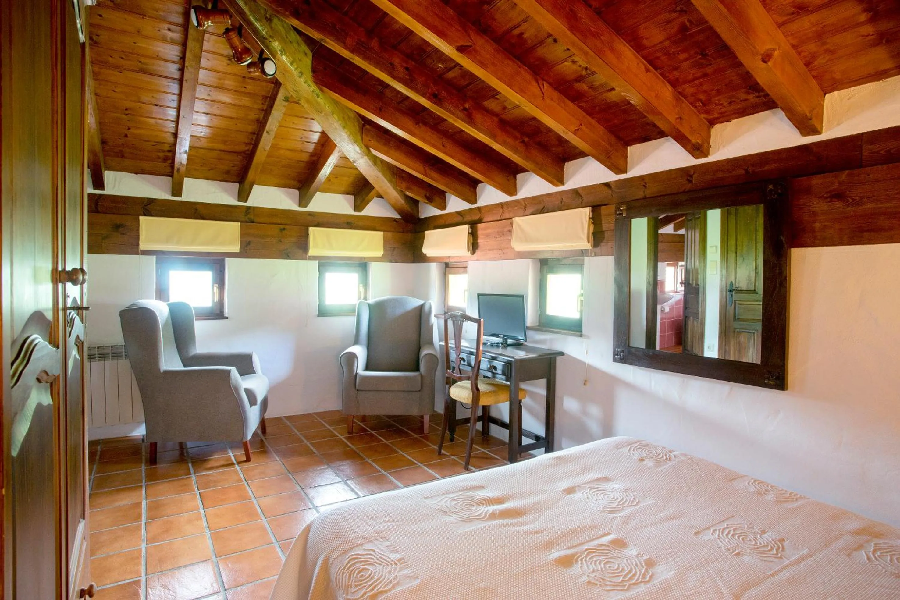 Photo of the whole room, Bed in Hotel Rural Valleoscuru