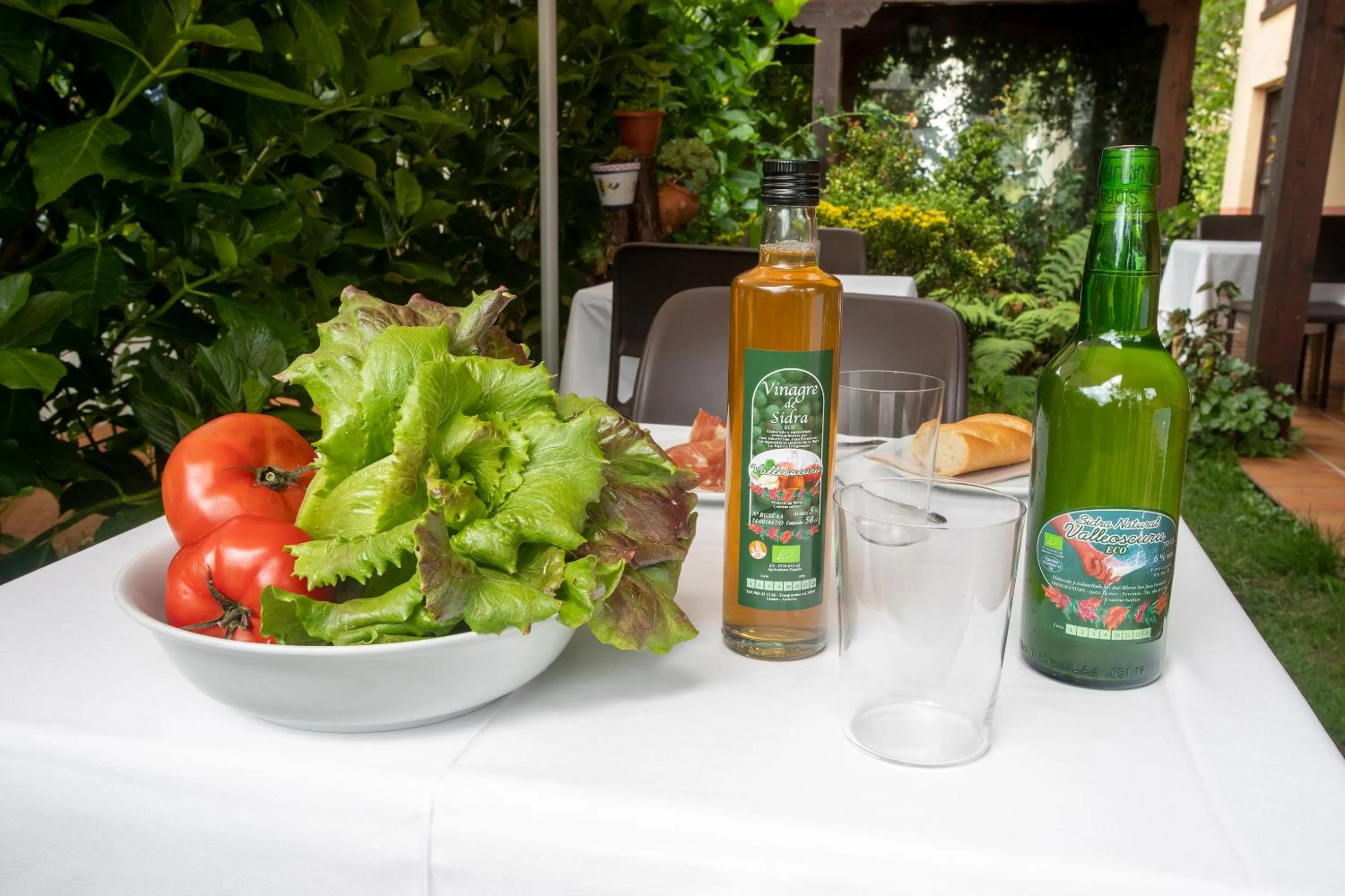 Restaurant/places to eat in Hotel Rural Valleoscuru