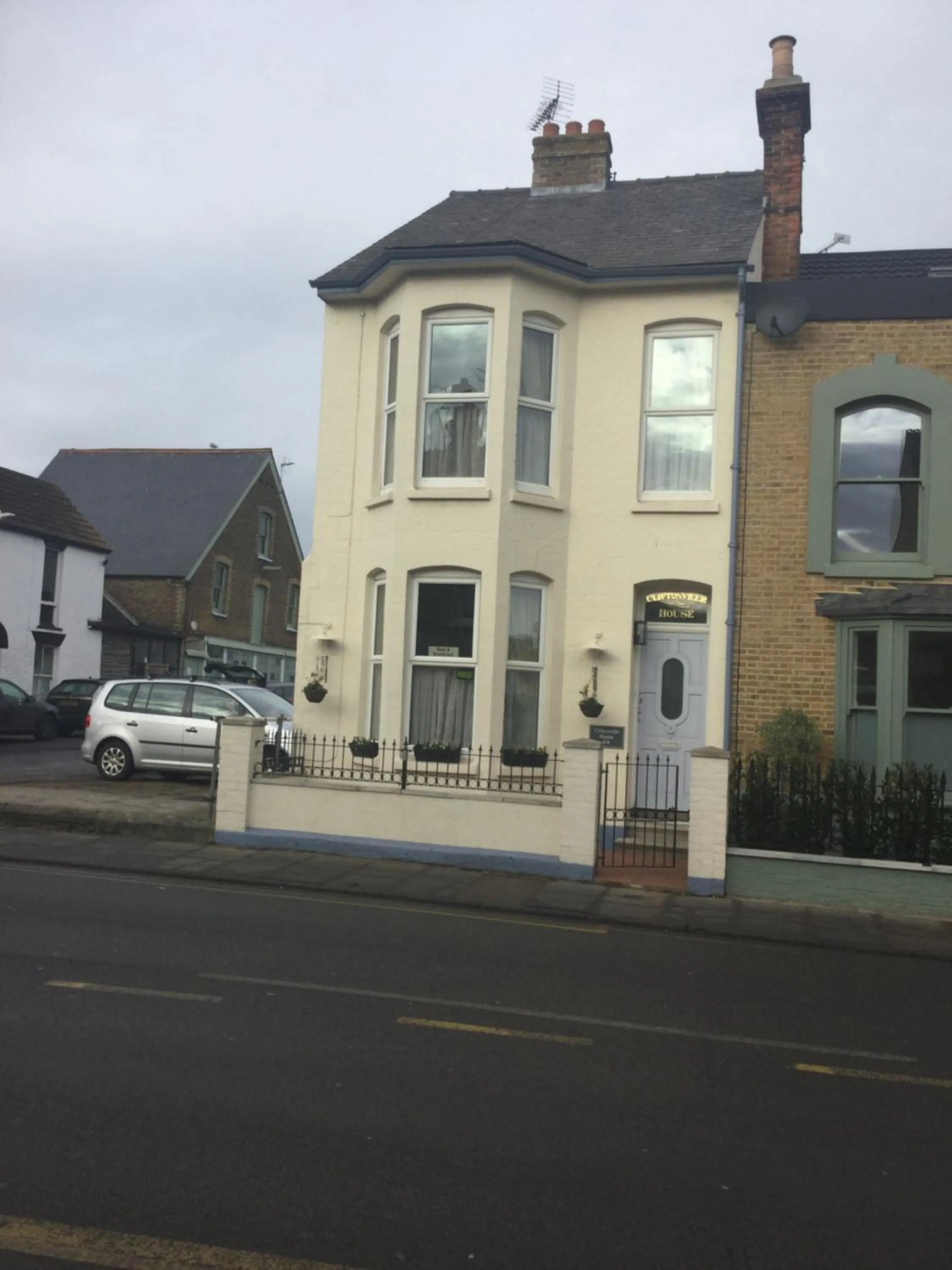 Facade/entrance in Cliftonville House
