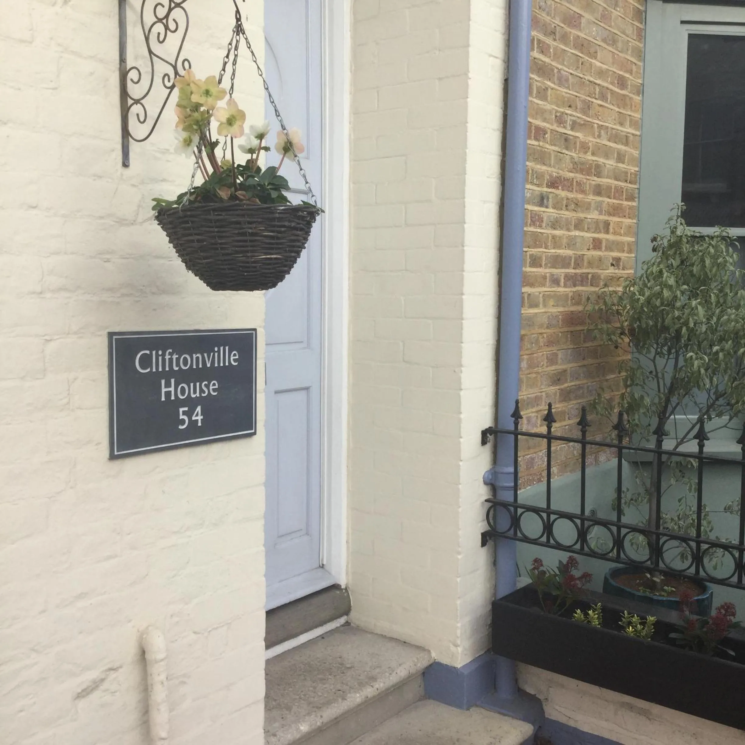 Facade/entrance in Cliftonville House
