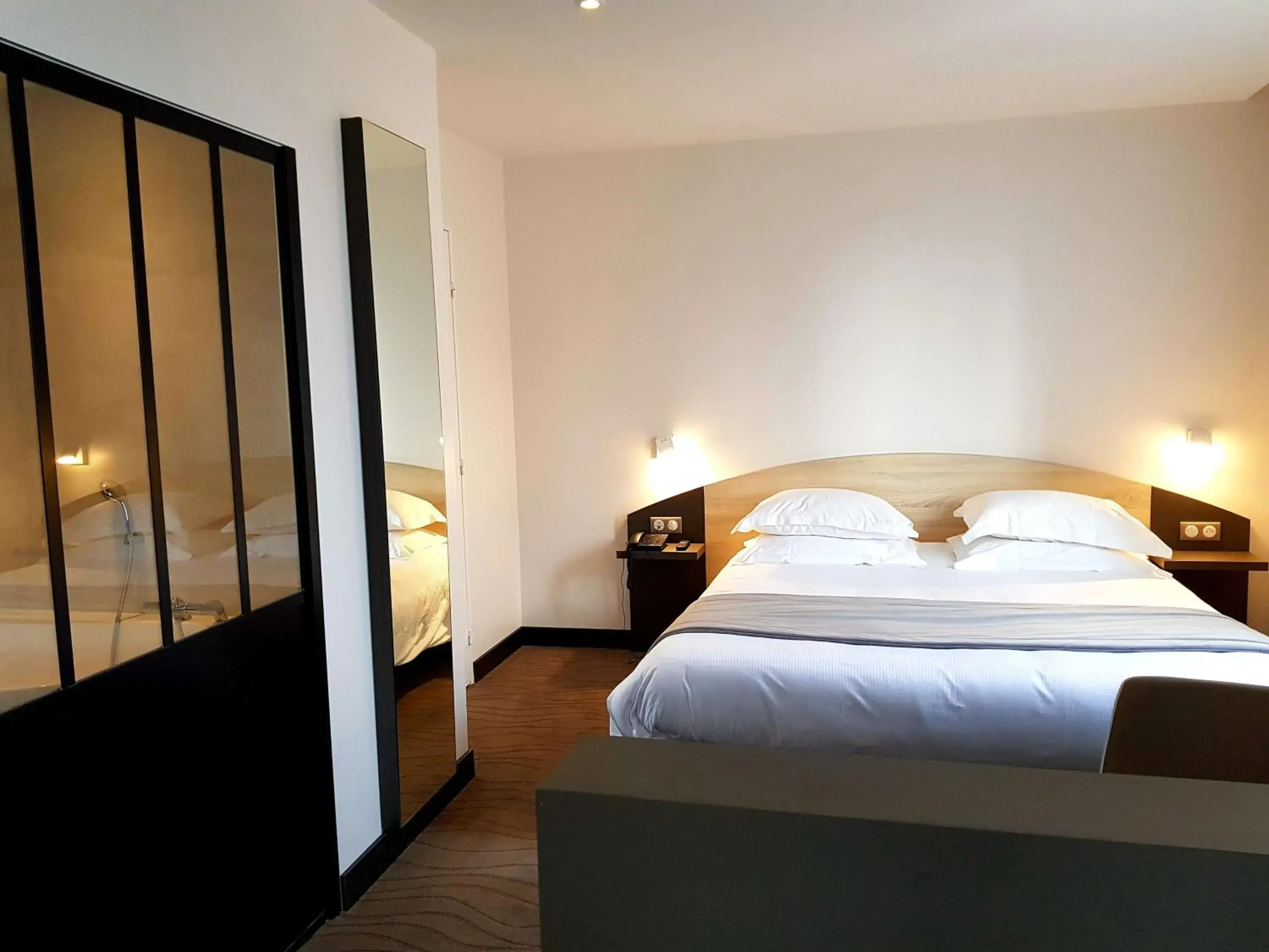 Photo of the whole room, Bed in Brit Hotel de Grignan Vichy Photo of the whole room, Bed in Brit Hotel de Grignan Vichy