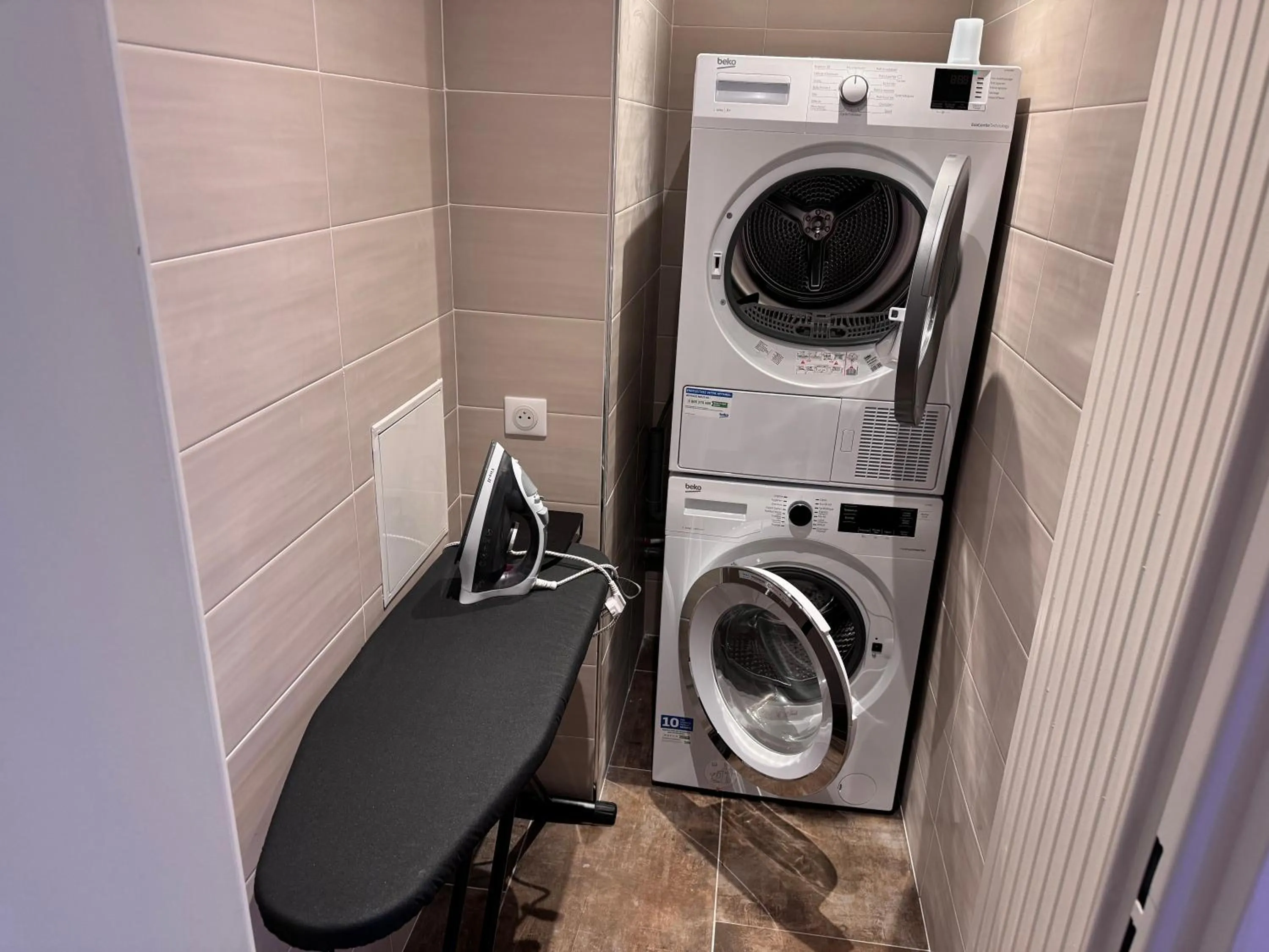 washing machine in Brit Hotel de Grignan Vichy