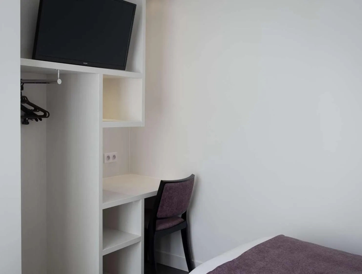 Bedroom in Brit Hotel de Grignan Vichy