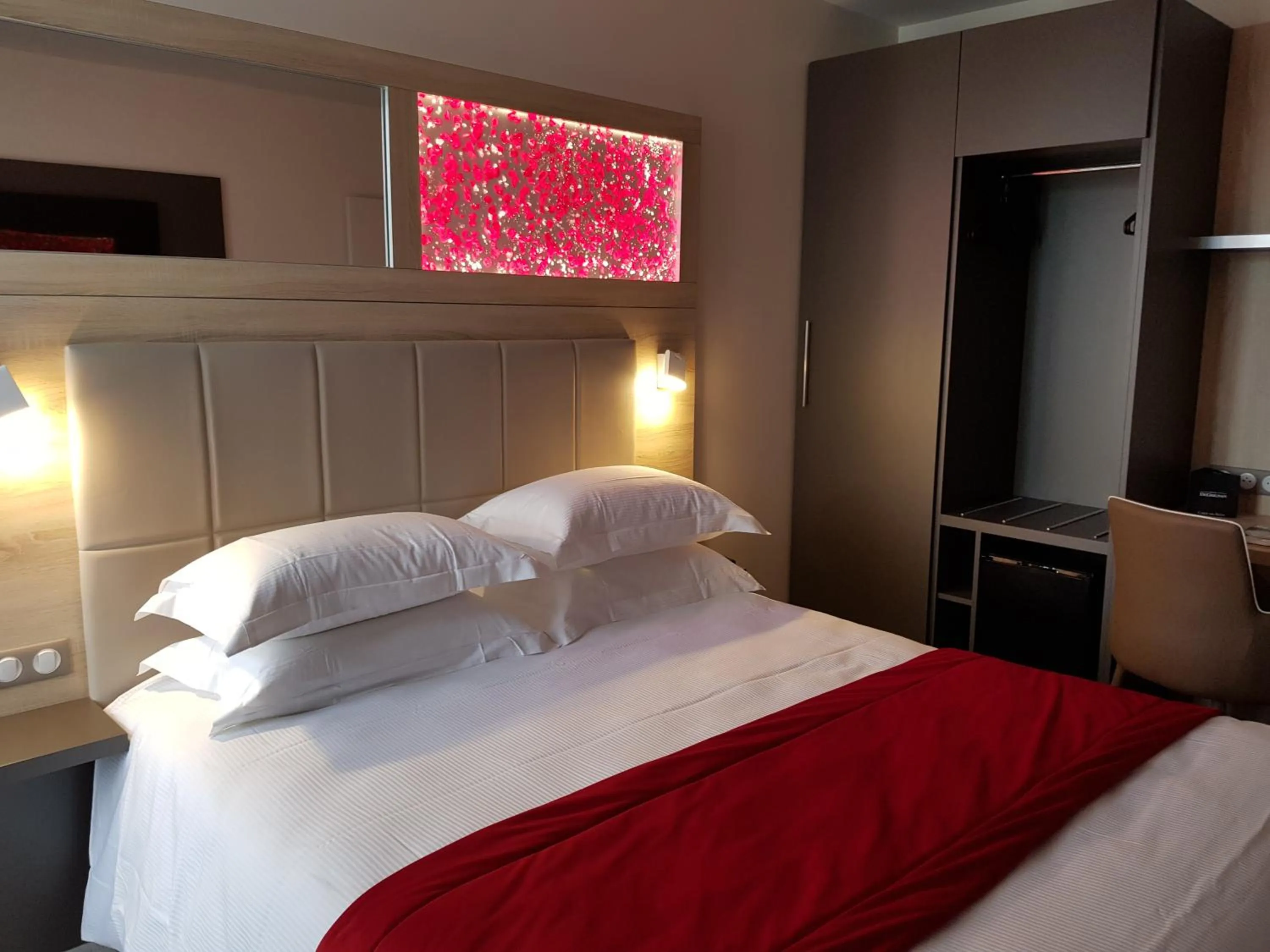 Bed in Brit Hotel de Grignan Vichy